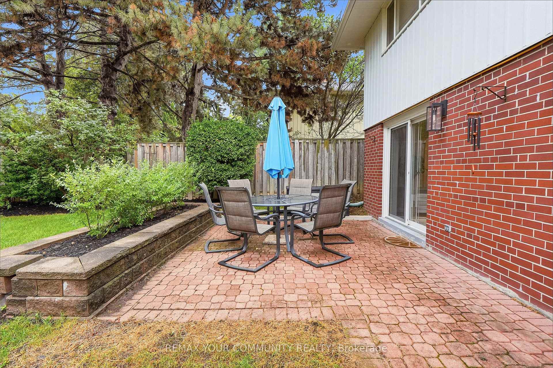 Photo 8 of 20 Ringwood Crescent, North York, Henry Farm — HOMEH