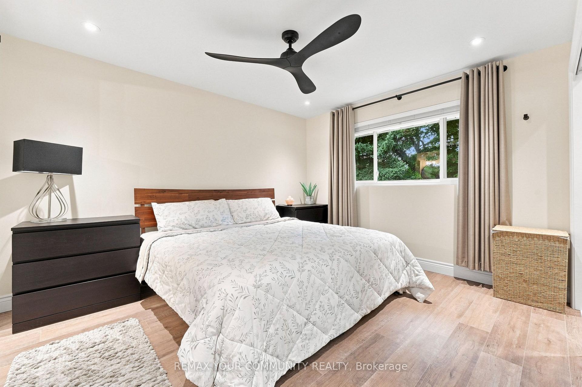 Photo 10 of 20 Ringwood Crescent, North York, Henry Farm — HOMEH