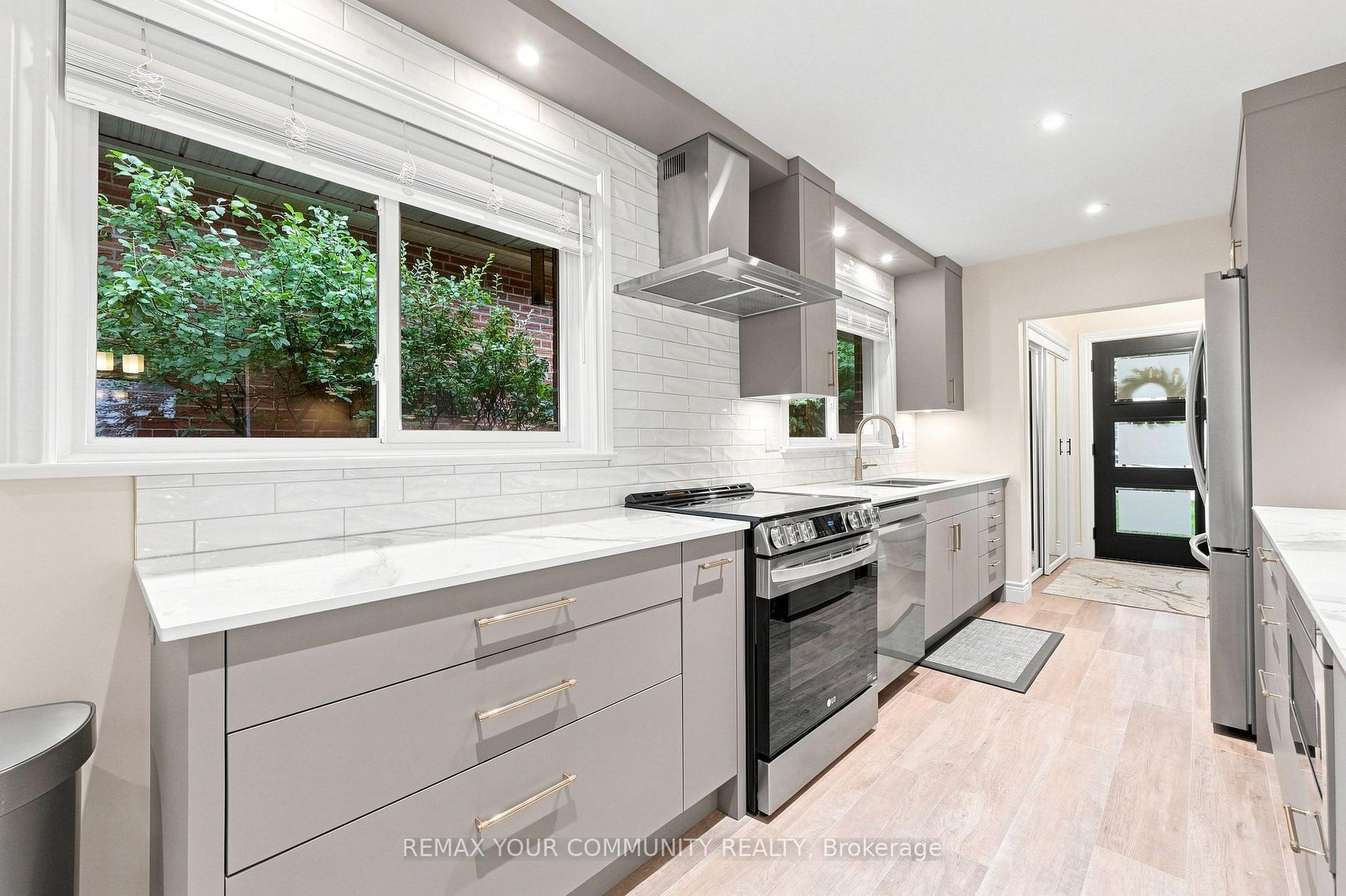 Photo 17 of 20 Ringwood Crescent, North York, Henry Farm — HOMEH