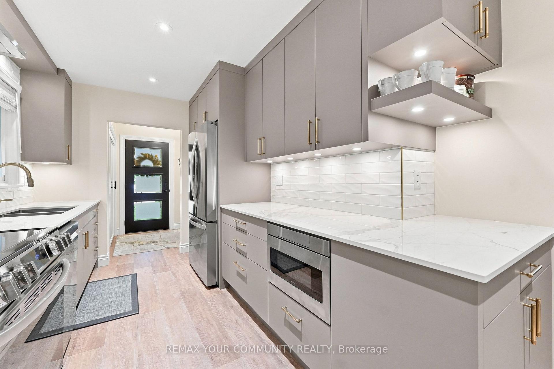 Photo 18 of 20 Ringwood Crescent, North York, Henry Farm — HOMEH