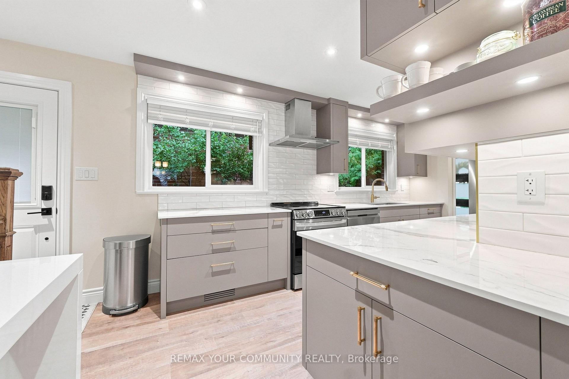 Photo 19 of 20 Ringwood Crescent, North York, Henry Farm — HOMEH