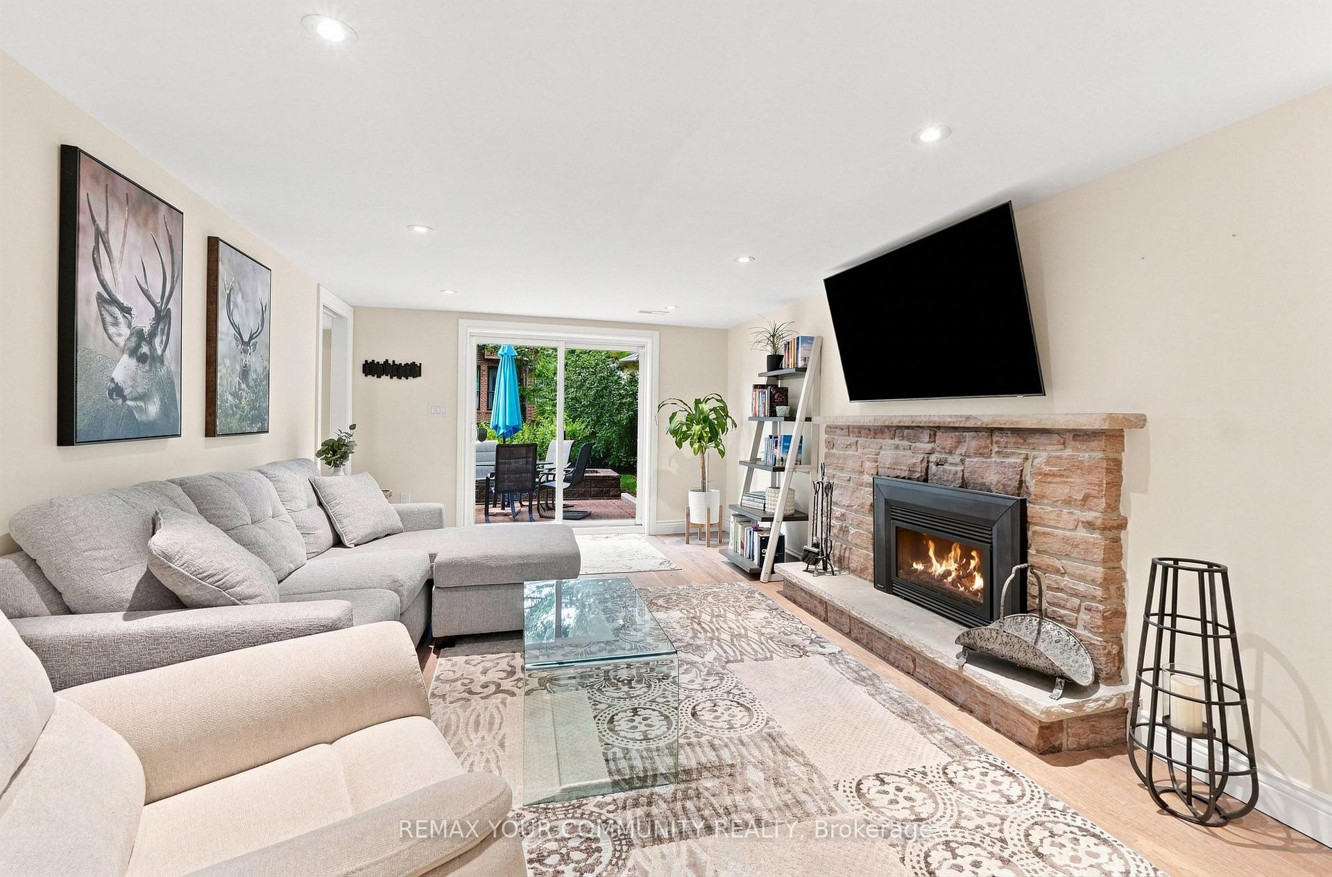 Photo 31 of 20 Ringwood Crescent, North York, Henry Farm — HOMEH