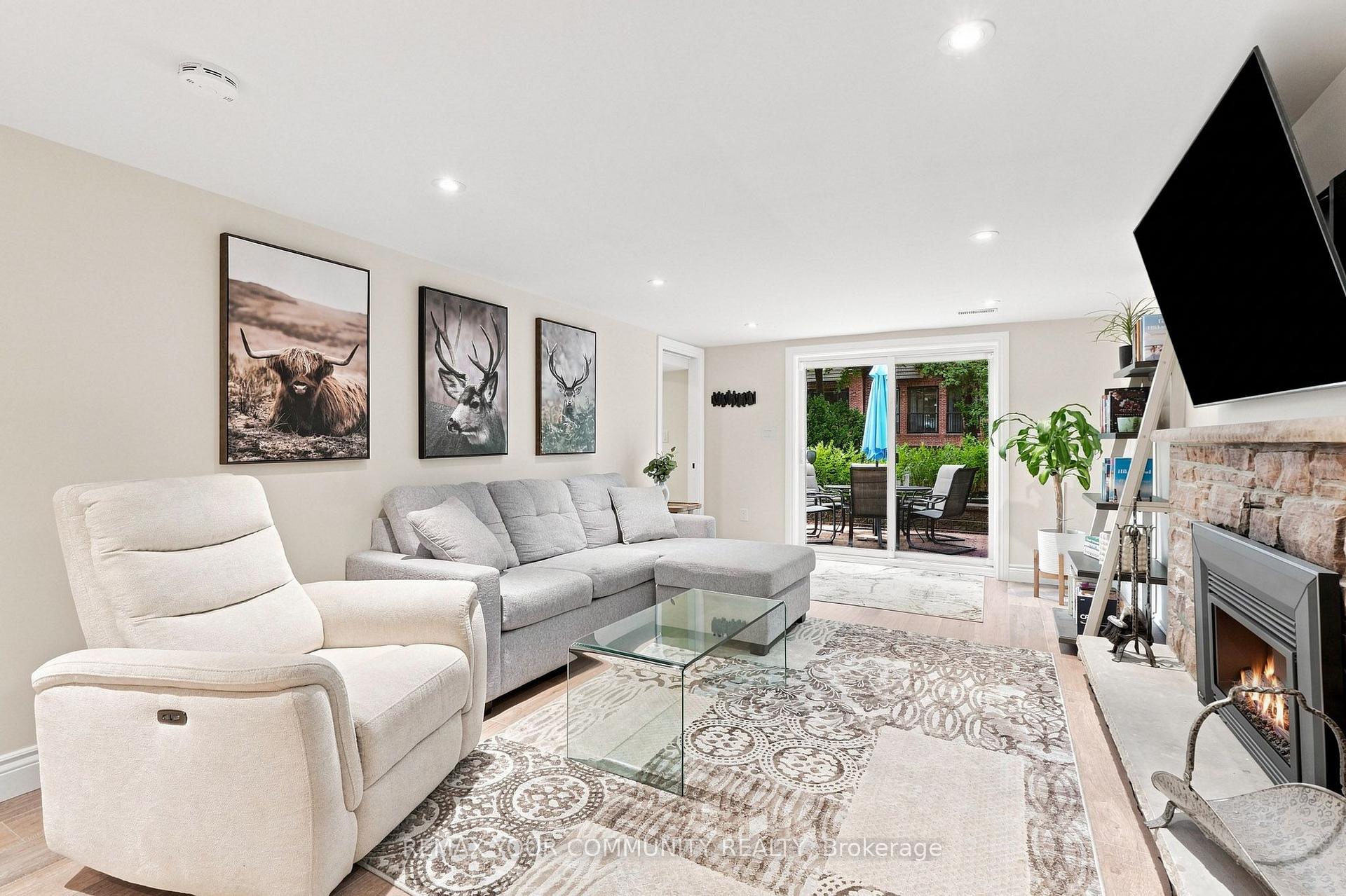 Photo 32 of 20 Ringwood Crescent, North York, Henry Farm — HOMEH