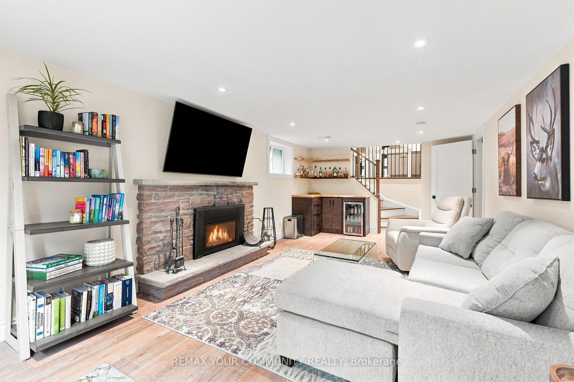 Photo 33 of 20 Ringwood Crescent, North York, Henry Farm — HOMEH