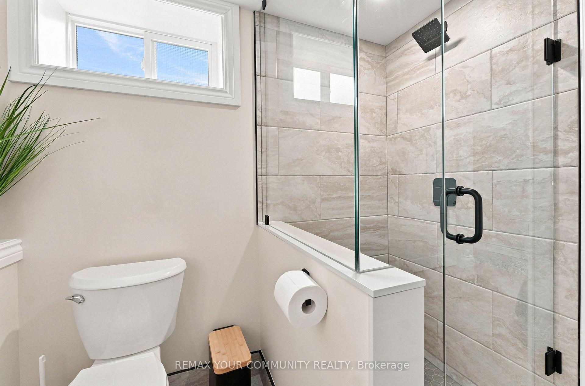 Photo 41 of 20 Ringwood Crescent, North York, Henry Farm — HOMEH