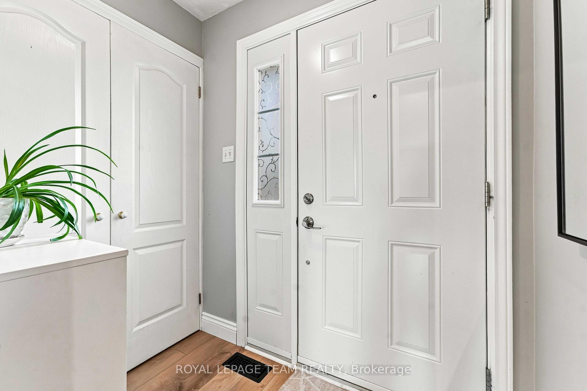 Photo 3 of Unit 16, 50E Medhurst Drive, Ottawa, Tanglewood — HOMEH