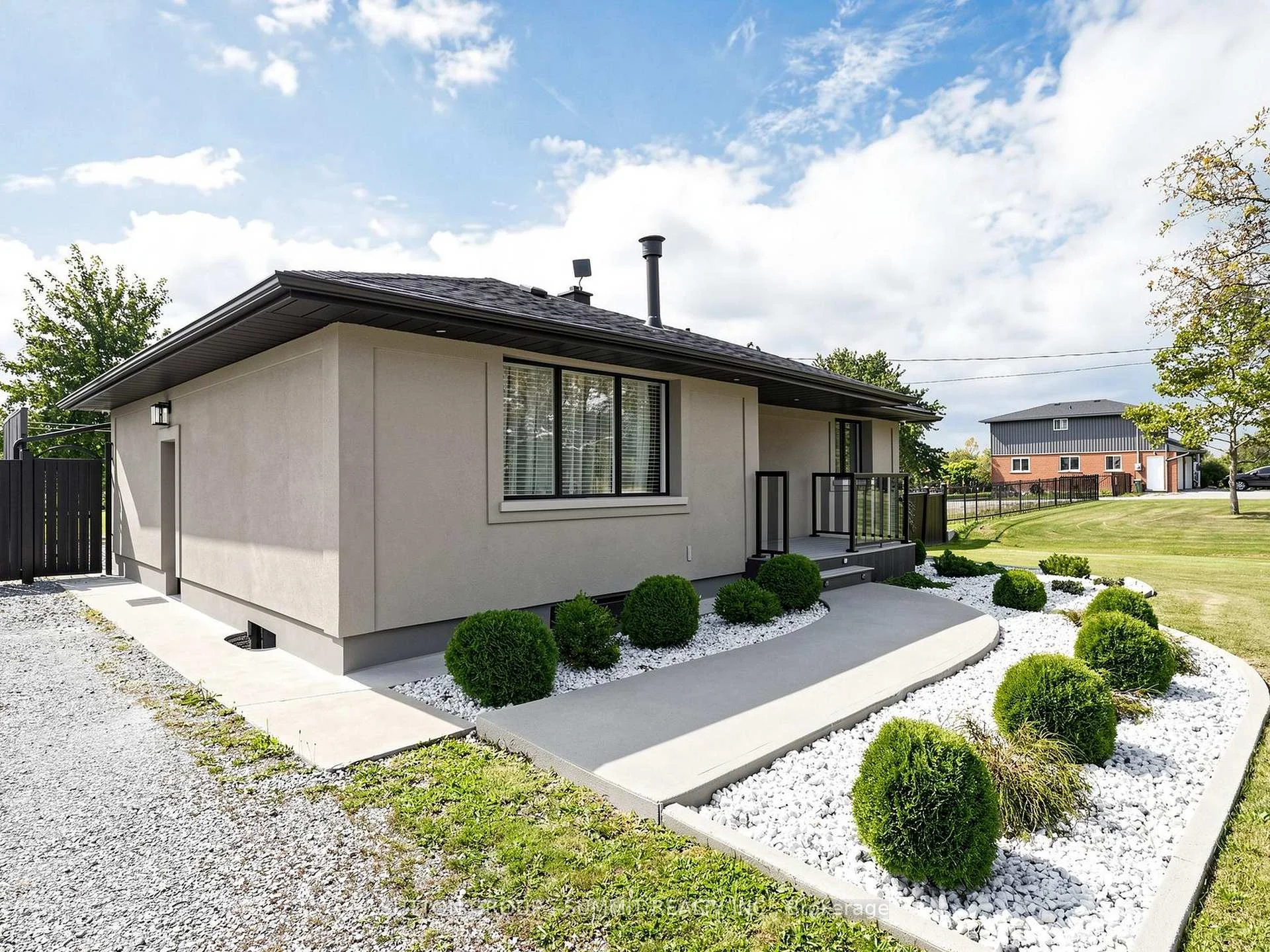 Photo 4 of 252 Mud Street E, Hamilton, Rural Stoney Creek — HOMEH