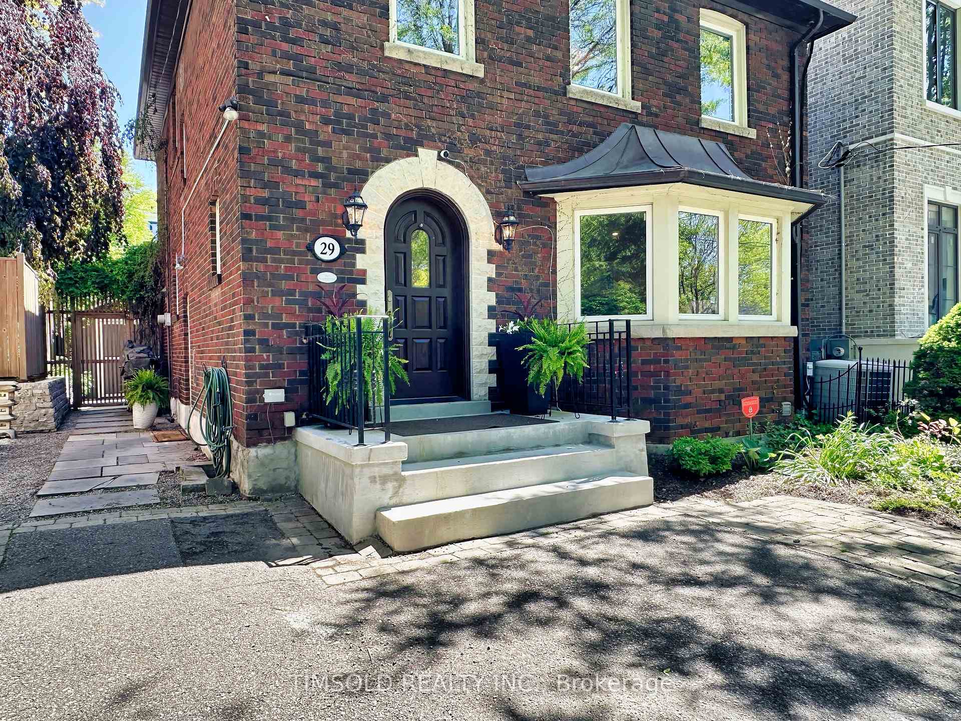 Photo 3 of 29 Tarlton Road, Toronto, Forest Hill South — HOMEH