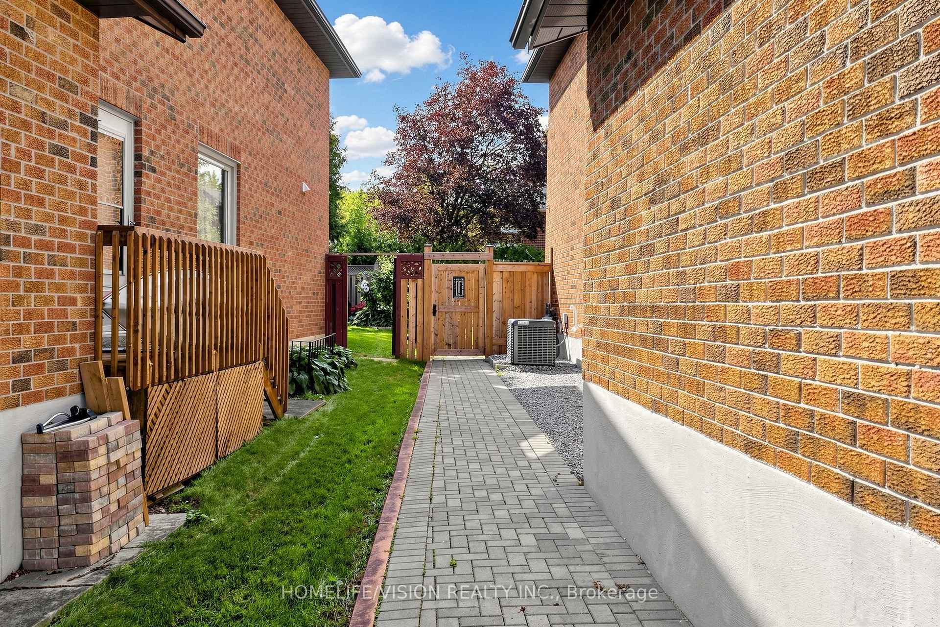 Photo 48 of 60 Carrington Drive, Richmond Hill, Mill Pond — HOMEH