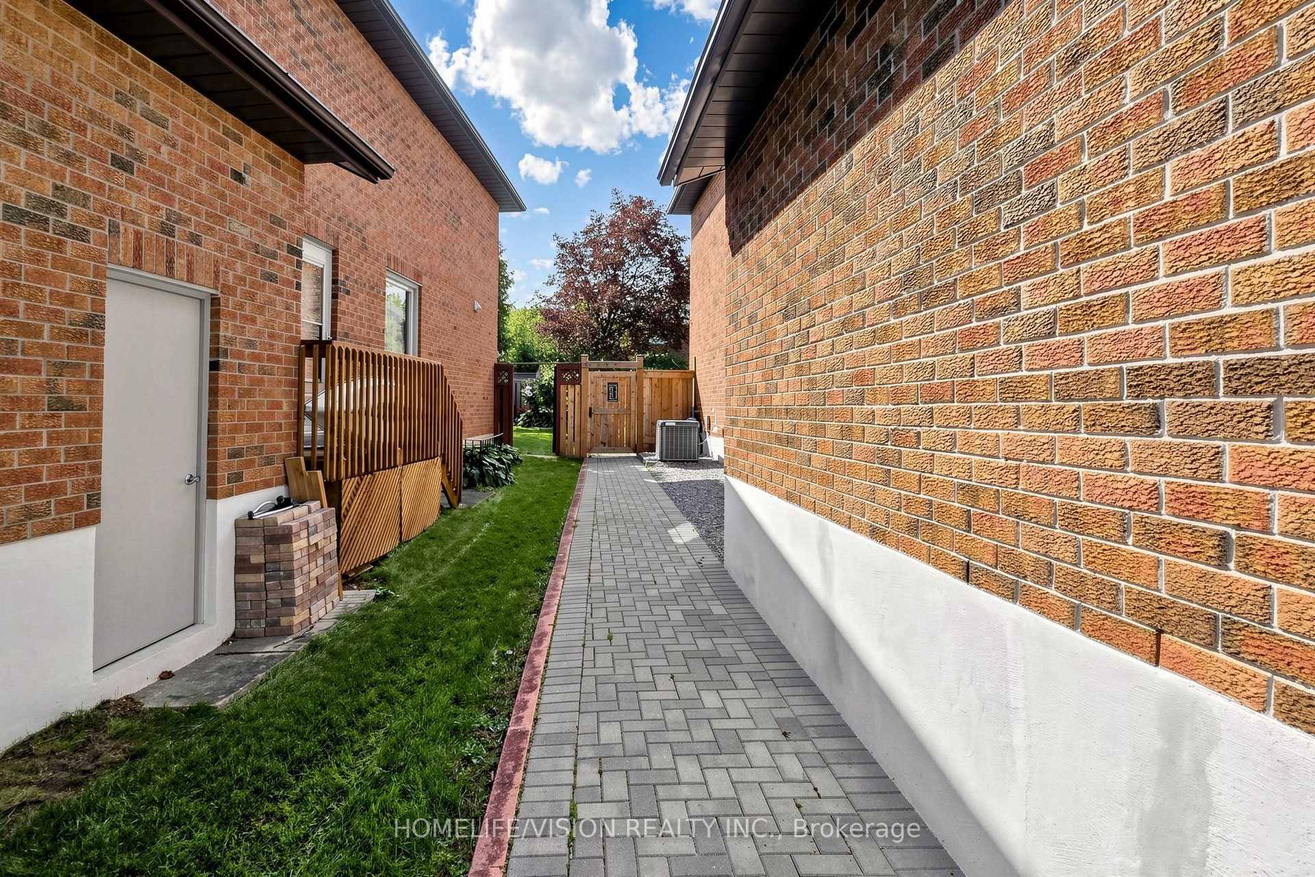 Photo 49 of 60 Carrington Drive, Richmond Hill, Mill Pond — HOMEH