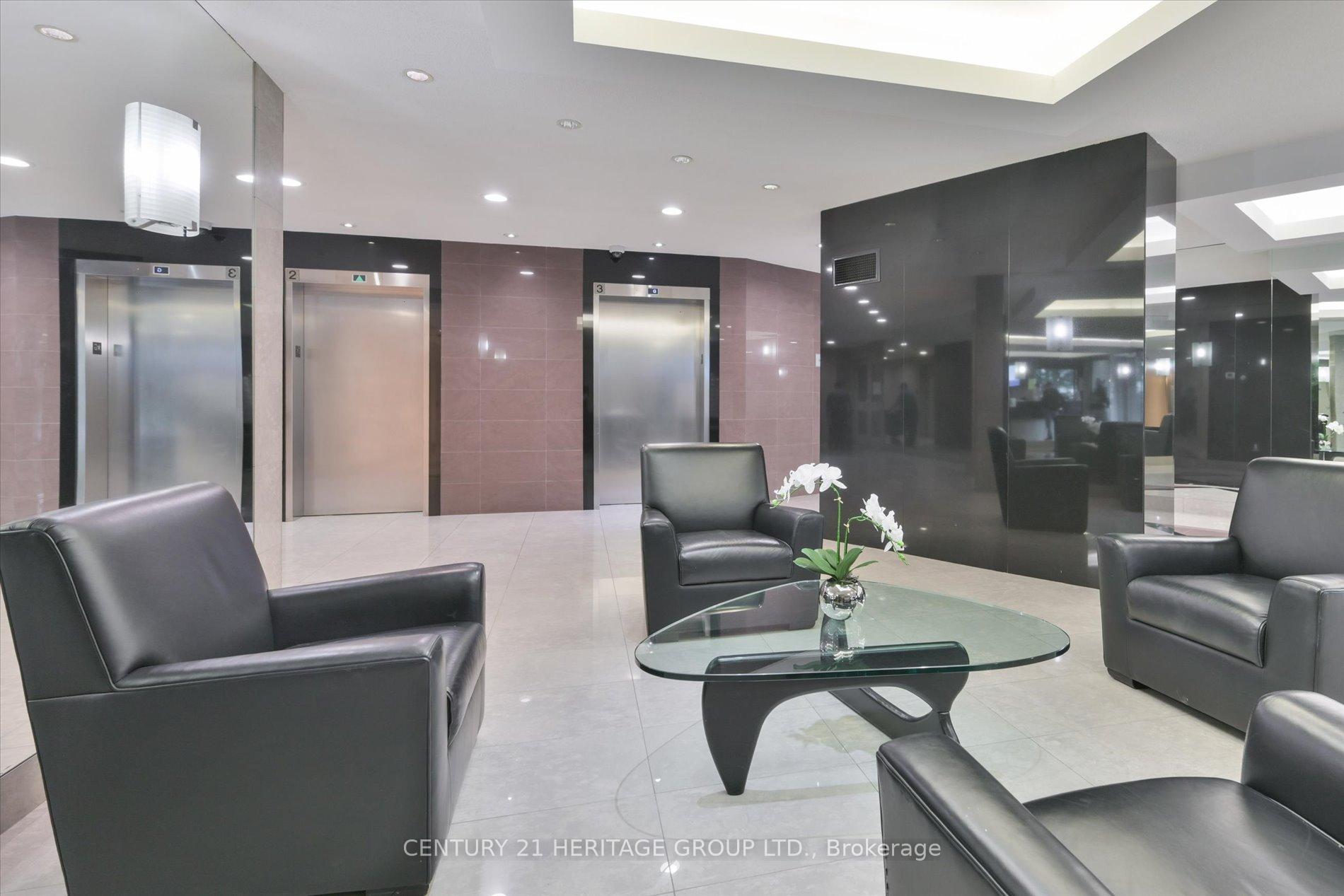 Photo 3 of Unit 410, 7250 Yonge Street, Vaughan, Crestwood-Springfarm-Yorkhill — HOMEH
