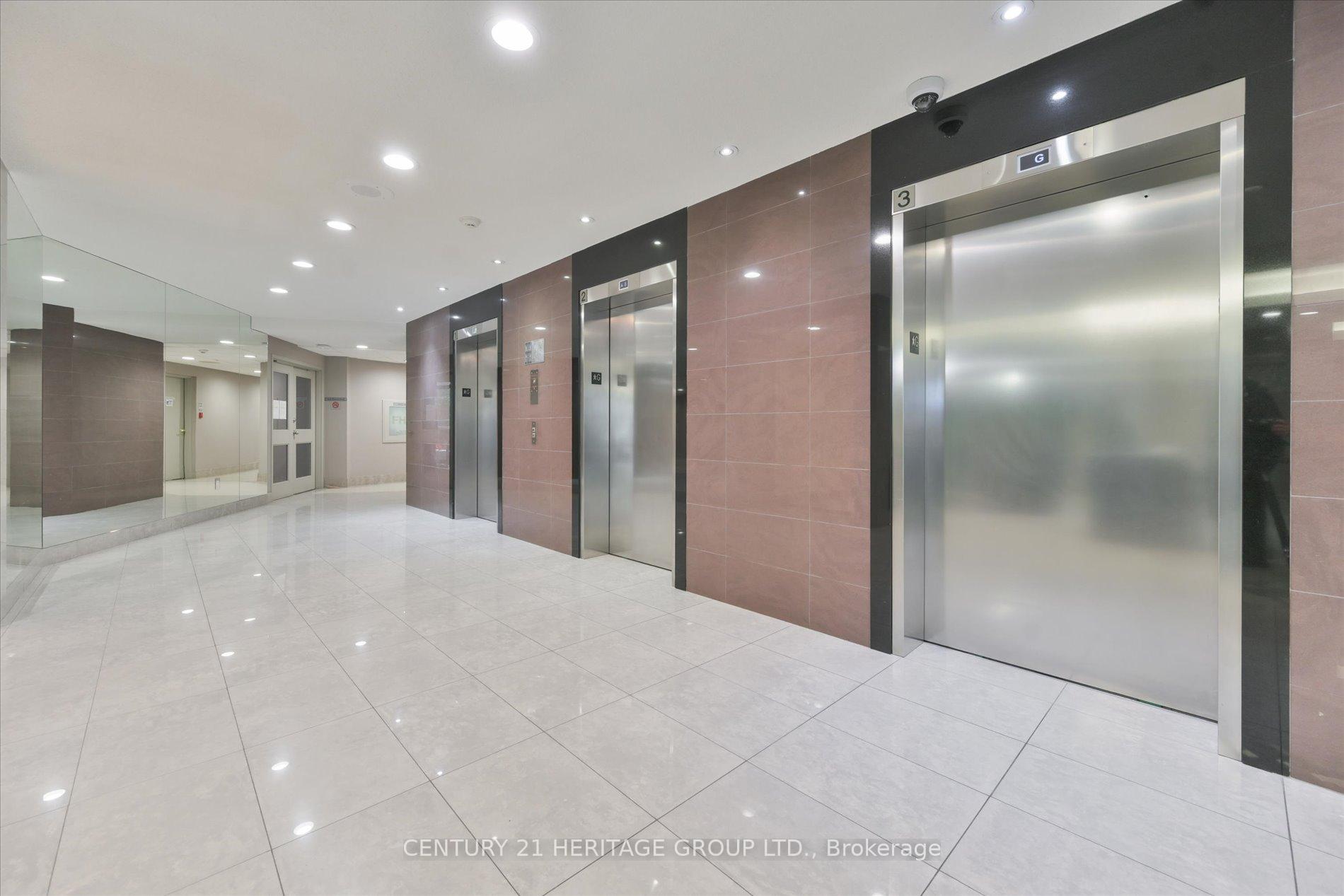 Photo 4 of Unit 410, 7250 Yonge Street, Vaughan, Crestwood-Springfarm-Yorkhill — HOMEH