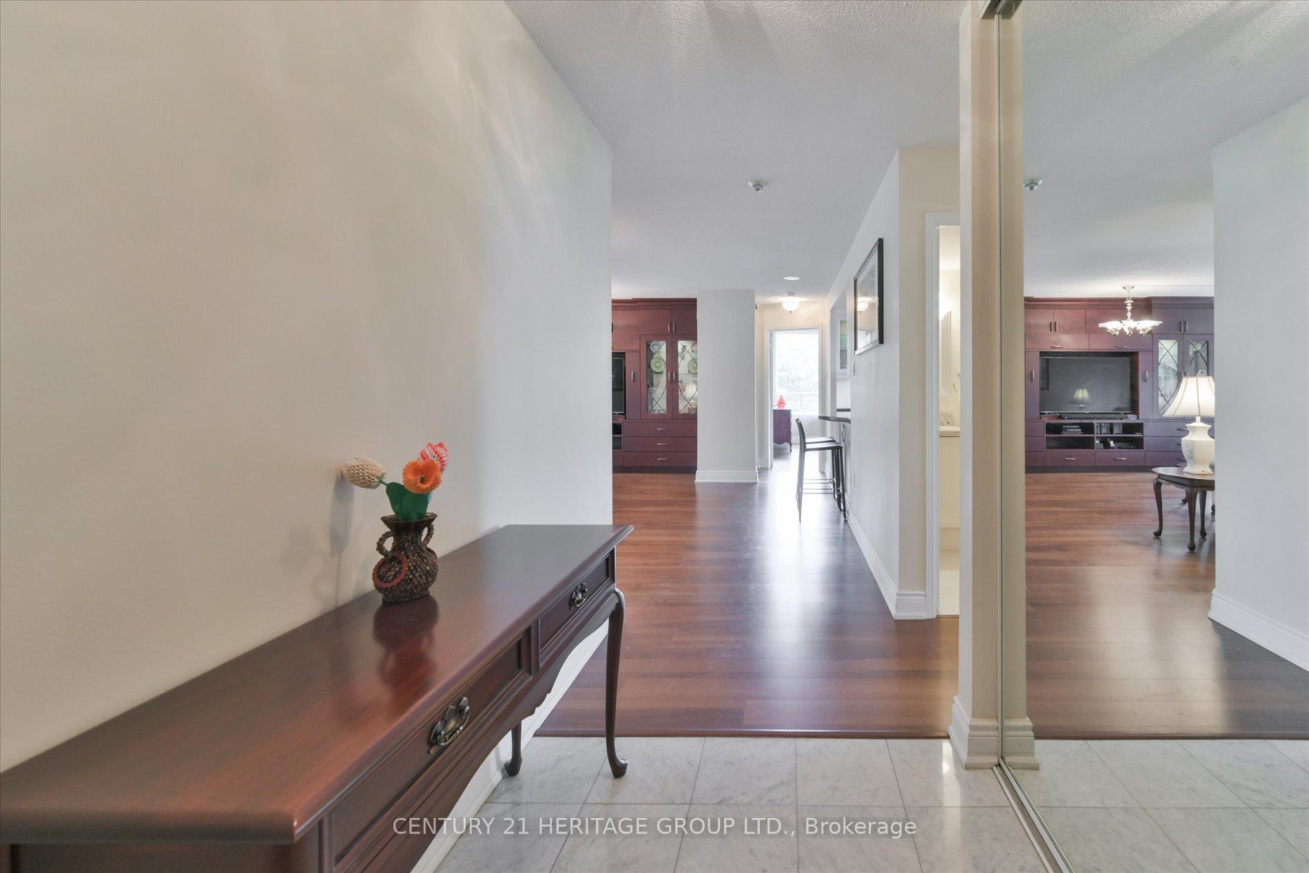 Photo 6 of Unit 410, 7250 Yonge Street, Vaughan, Crestwood-Springfarm-Yorkhill — HOMEH
