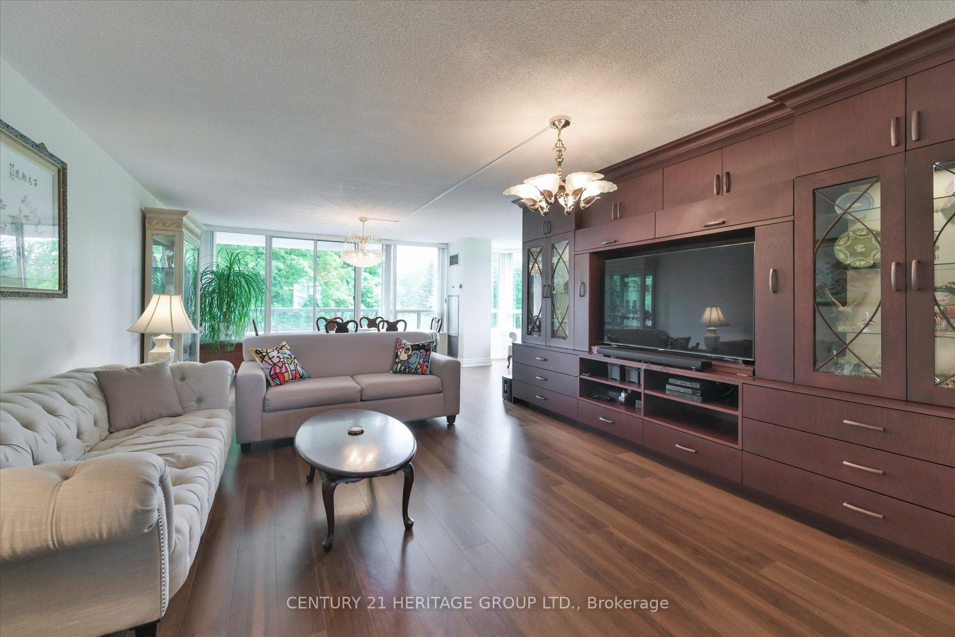 Photo 7 of Unit 410, 7250 Yonge Street, Vaughan, Crestwood-Springfarm-Yorkhill — HOMEH