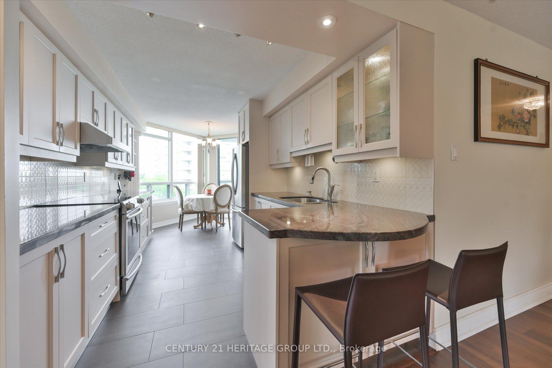 Photo 13 of Unit 410, 7250 Yonge Street, Vaughan, Crestwood-Springfarm-Yorkhill — HOMEH