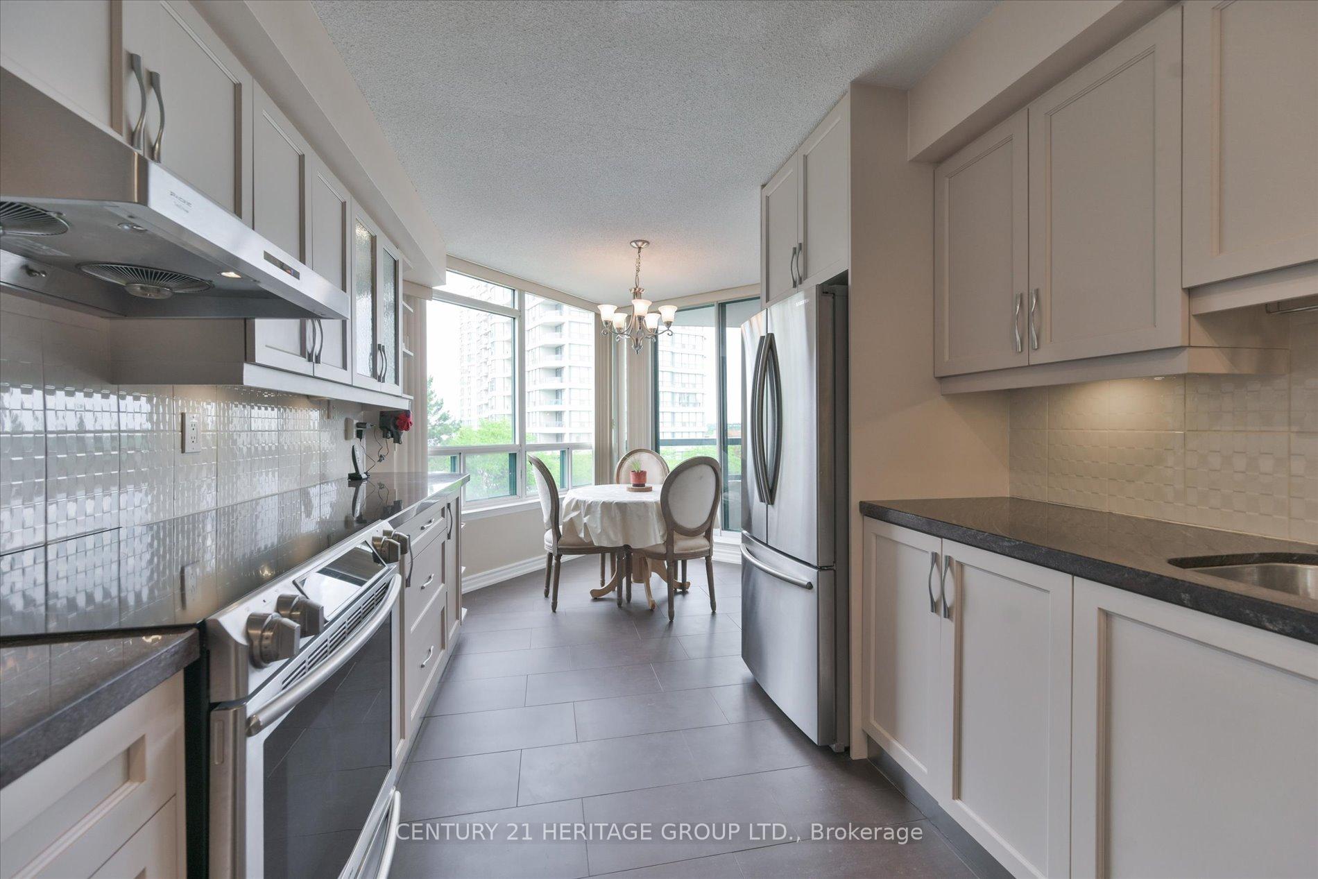 Photo 14 of Unit 410, 7250 Yonge Street, Vaughan, Crestwood-Springfarm-Yorkhill — HOMEH