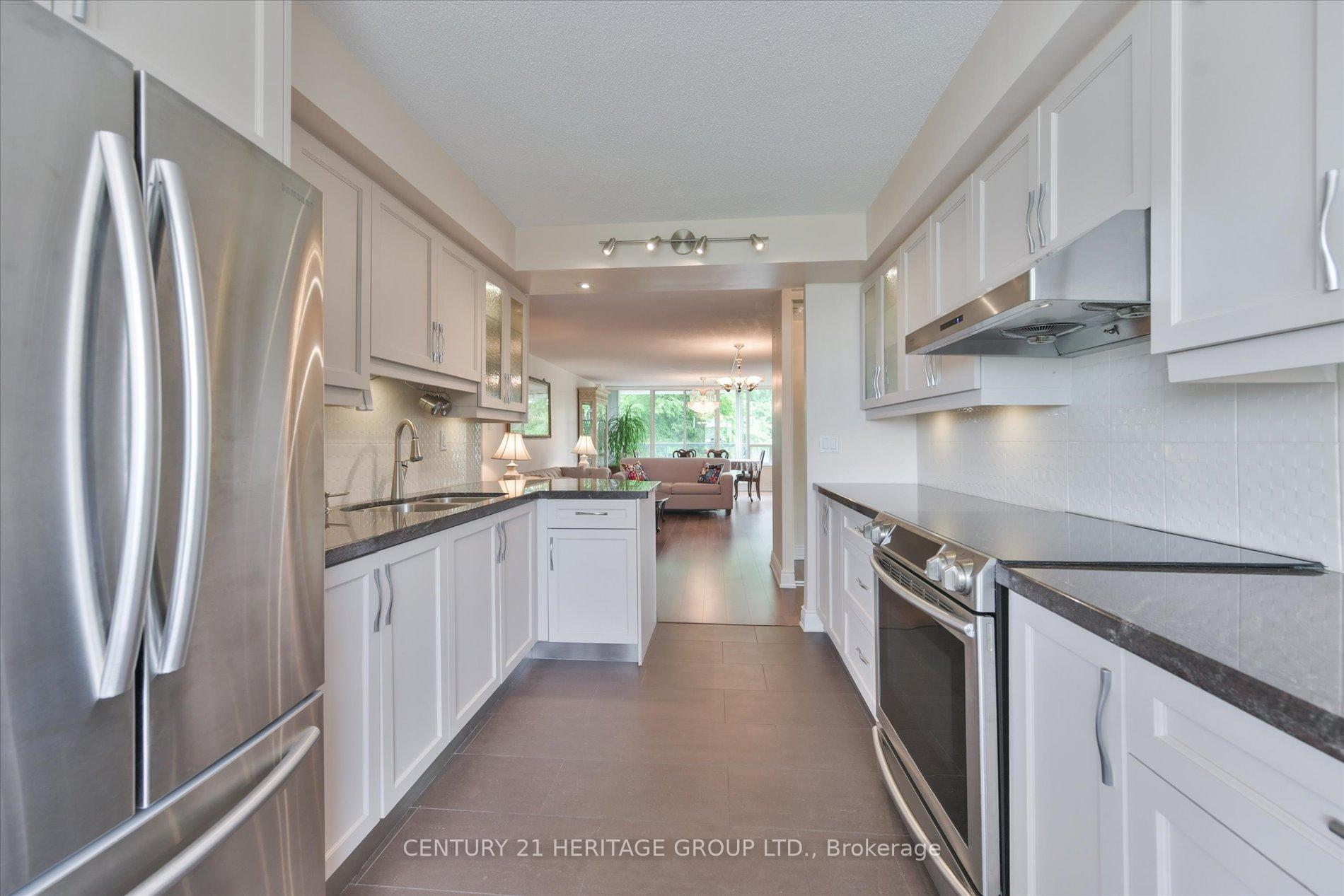 Photo 16 of Unit 410, 7250 Yonge Street, Vaughan, Crestwood-Springfarm-Yorkhill — HOMEH