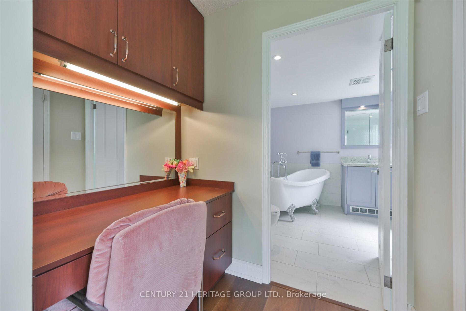 Photo 19 of Unit 410, 7250 Yonge Street, Vaughan, Crestwood-Springfarm-Yorkhill — HOMEH