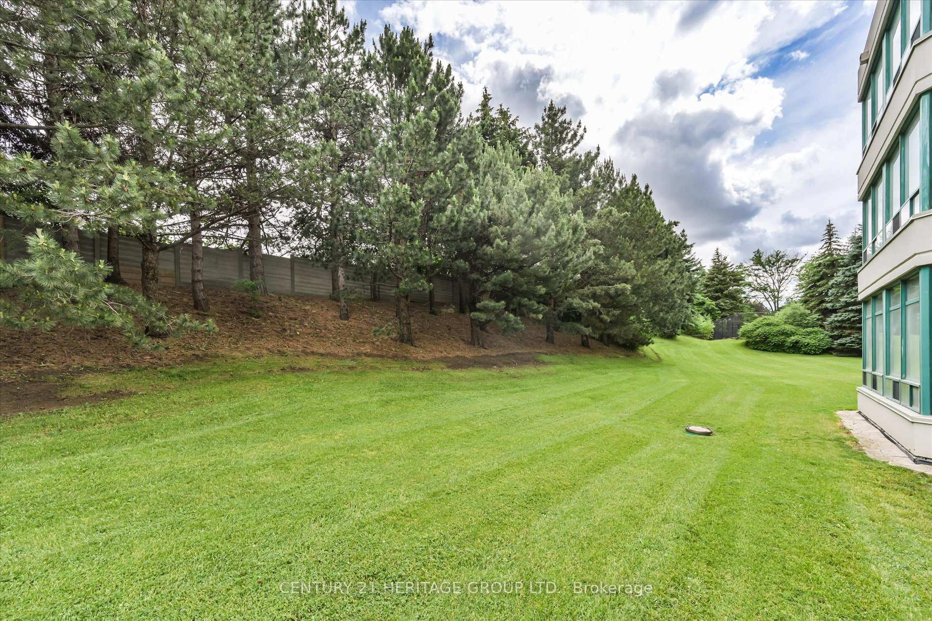 Photo 29 of Unit 410, 7250 Yonge Street, Vaughan, Crestwood-Springfarm-Yorkhill — HOMEH