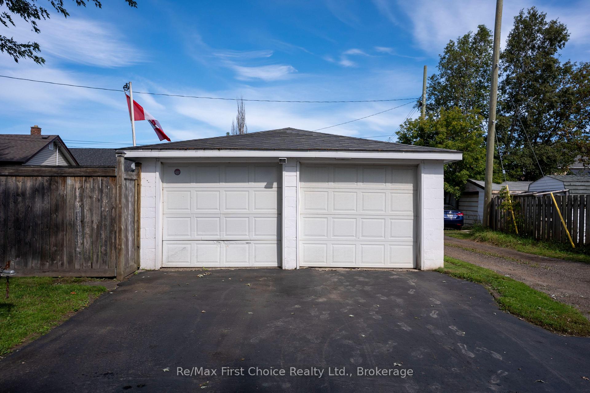 Photo 3 of 746 Norah Street S, Thunder Bay, Westfort — HOMEH