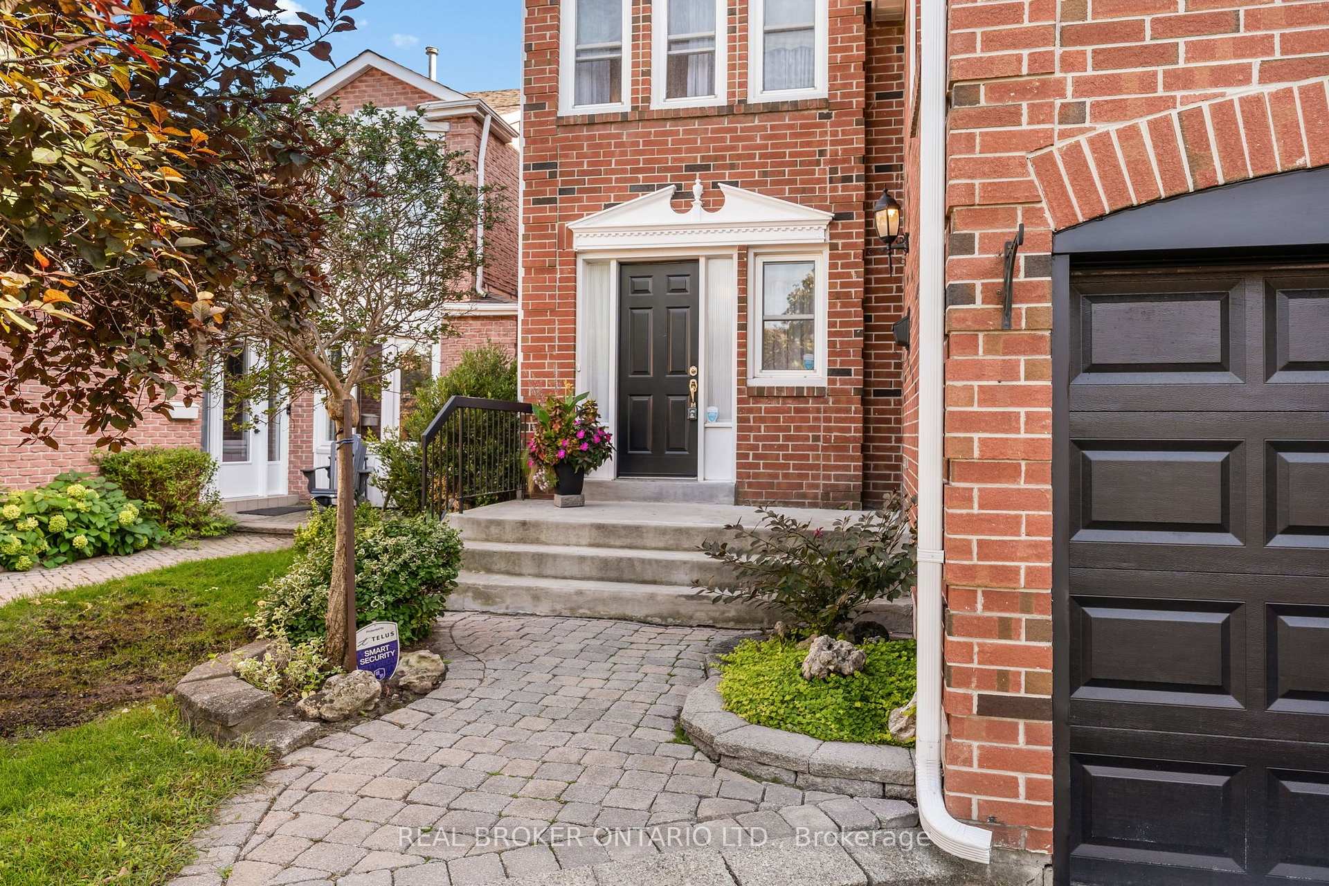 Photo 2 of 37 Jessica Gardens, Vaughan, Crestwood-Springfarm-Yorkhill — HOMEH