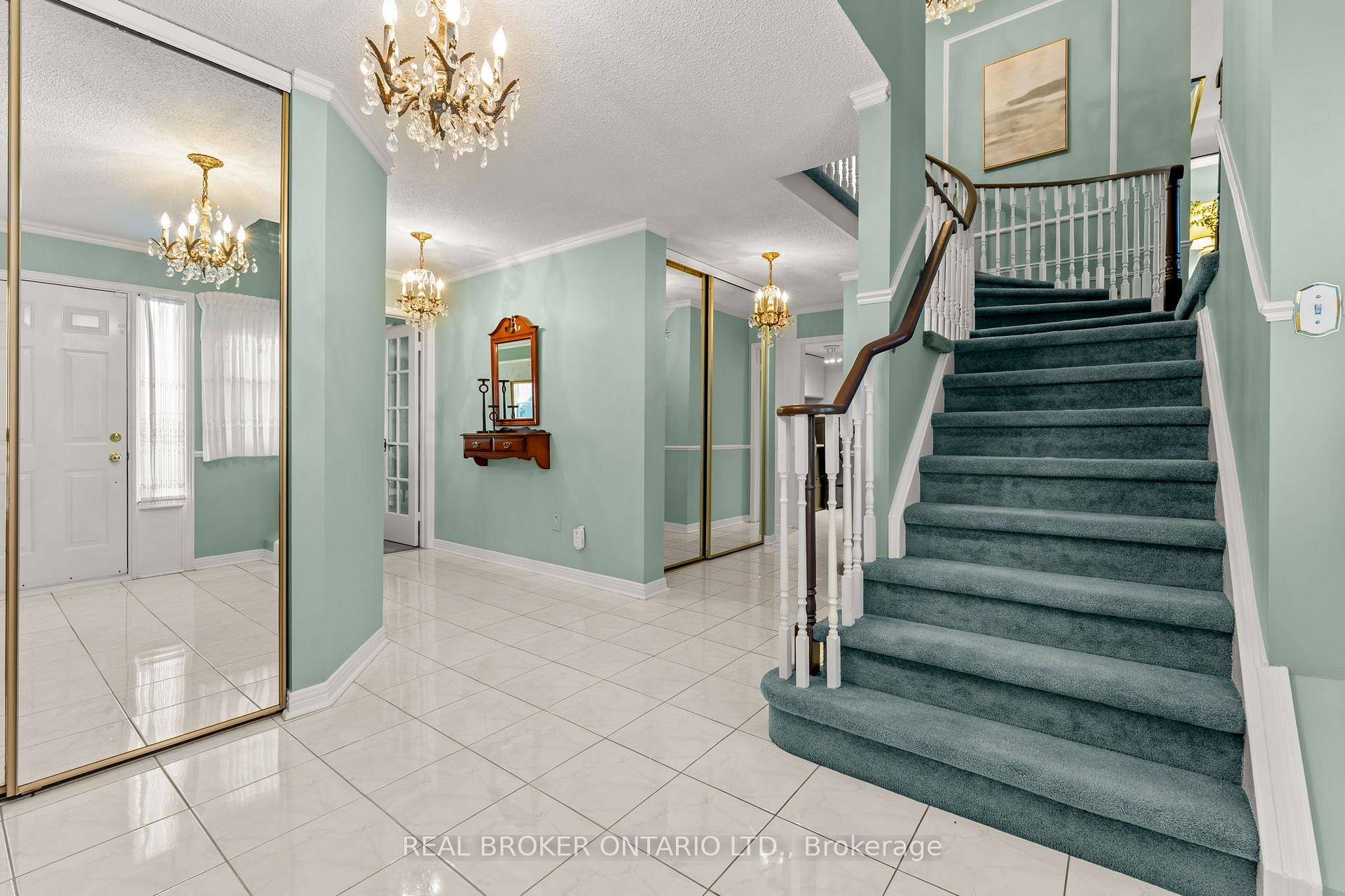 Photo 3 of 37 Jessica Gardens, Vaughan, Crestwood-Springfarm-Yorkhill — HOMEH