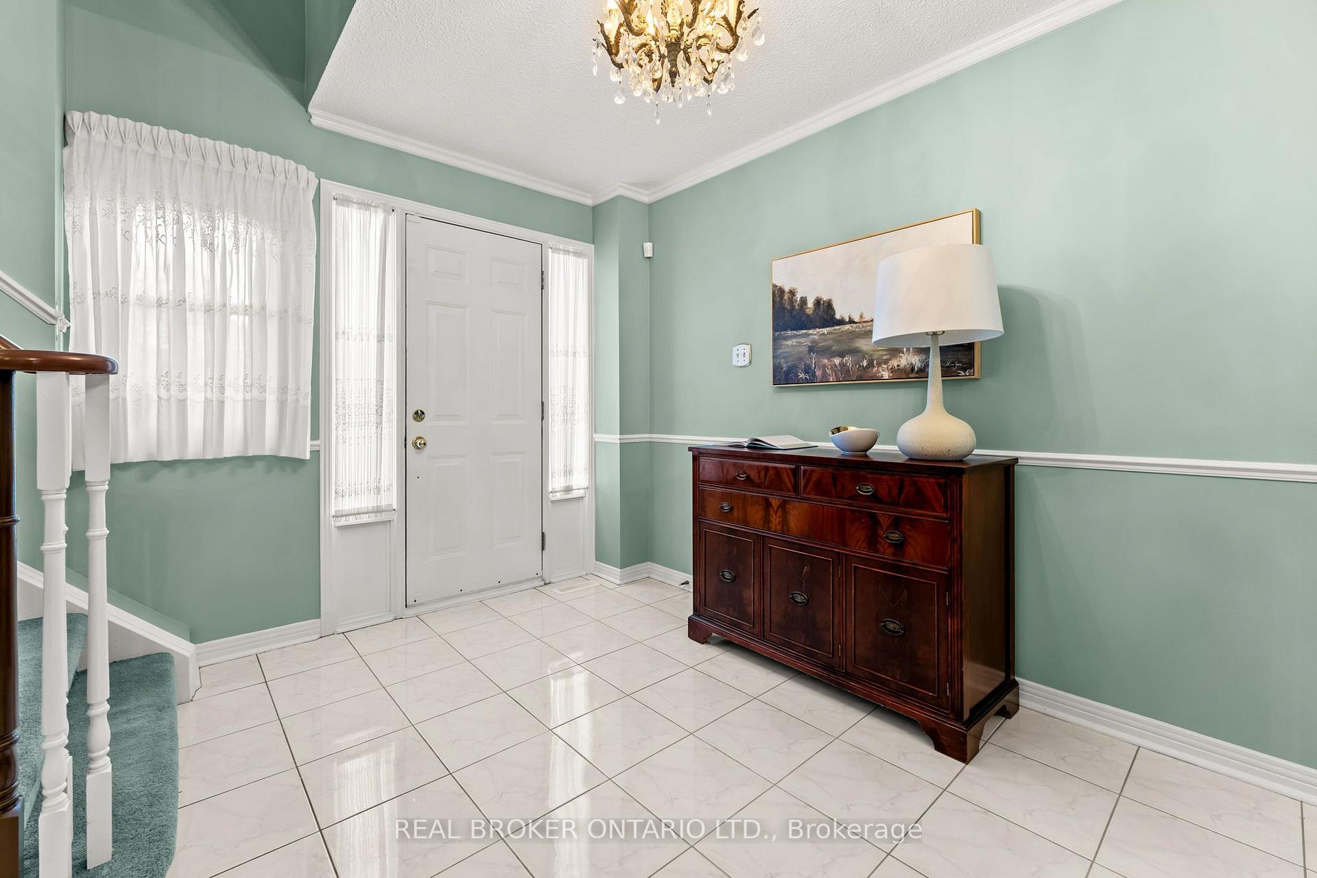 Photo 4 of 37 Jessica Gardens, Vaughan, Crestwood-Springfarm-Yorkhill — HOMEH