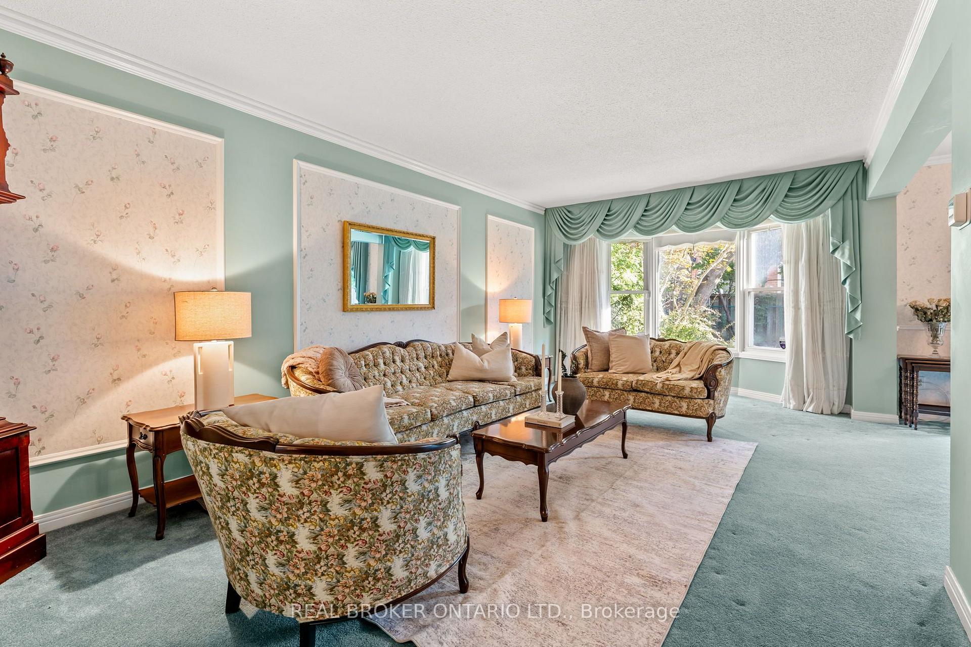 Photo 7 of 37 Jessica Gardens, Vaughan, Crestwood-Springfarm-Yorkhill — HOMEH