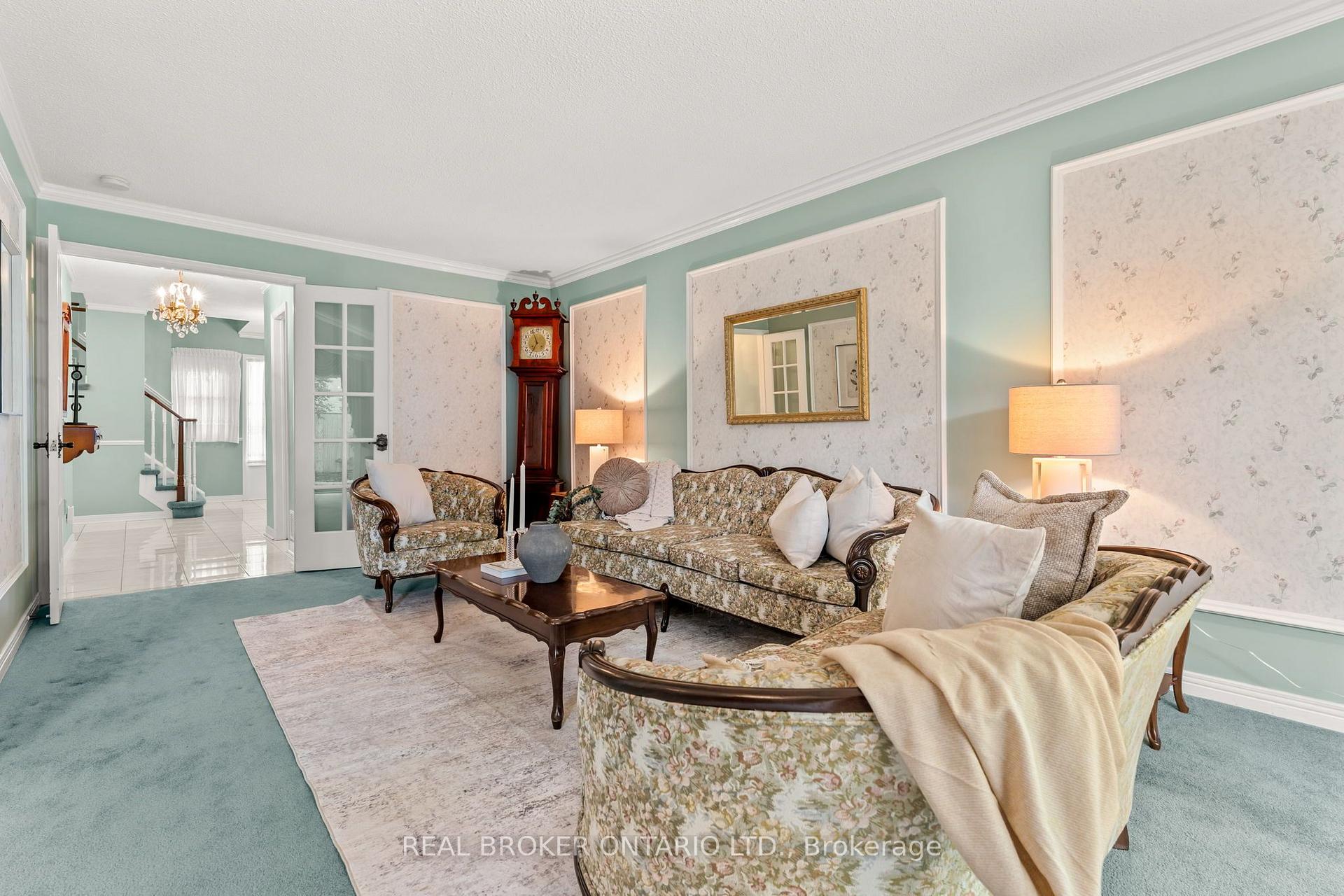 Photo 8 of 37 Jessica Gardens, Vaughan, Crestwood-Springfarm-Yorkhill — HOMEH