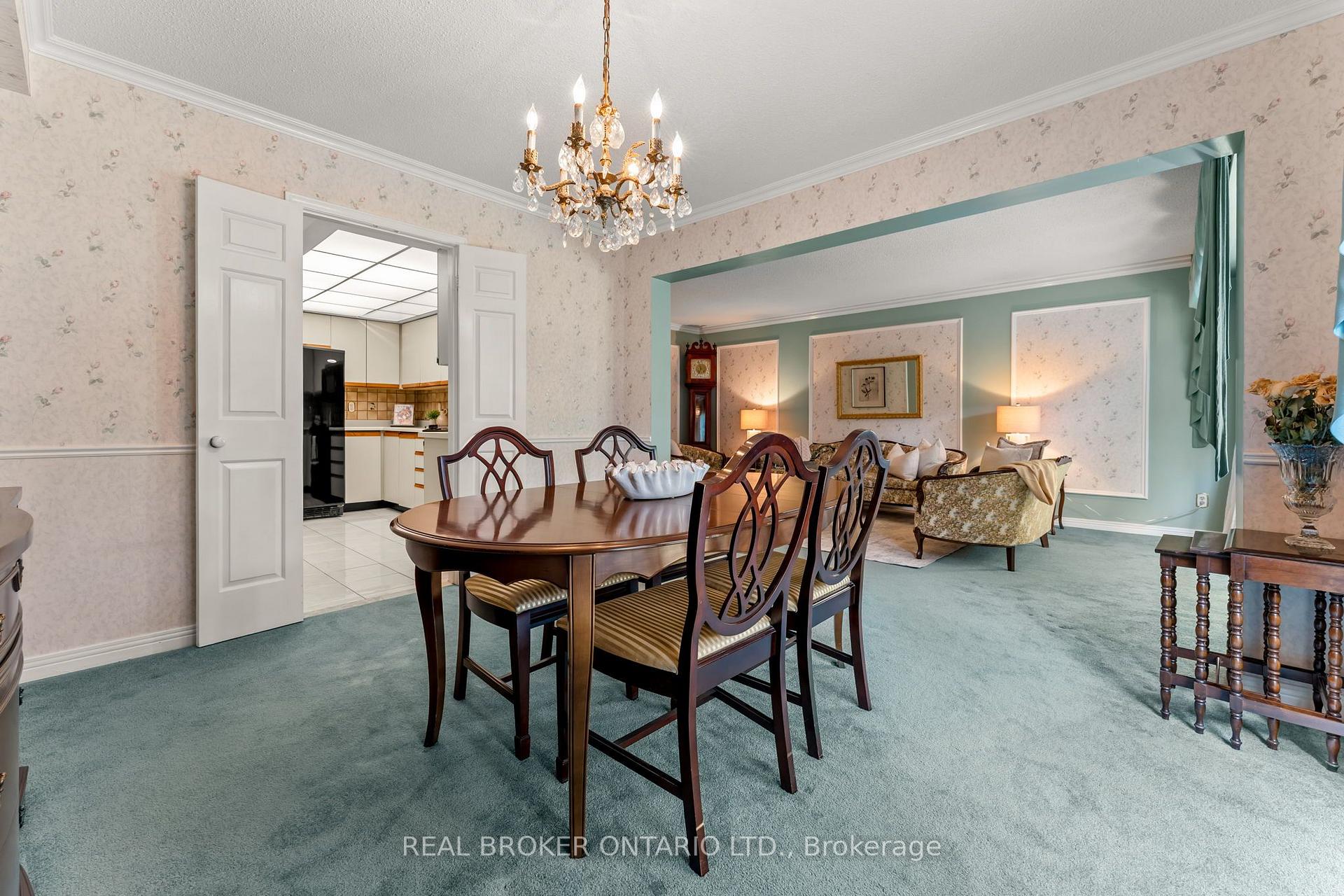 Photo 9 of 37 Jessica Gardens, Vaughan, Crestwood-Springfarm-Yorkhill — HOMEH