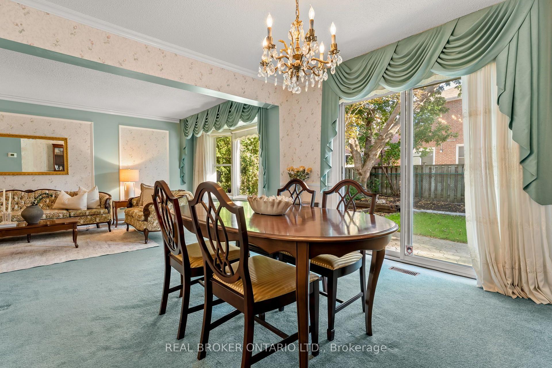 Photo 10 of 37 Jessica Gardens, Vaughan, Crestwood-Springfarm-Yorkhill — HOMEH