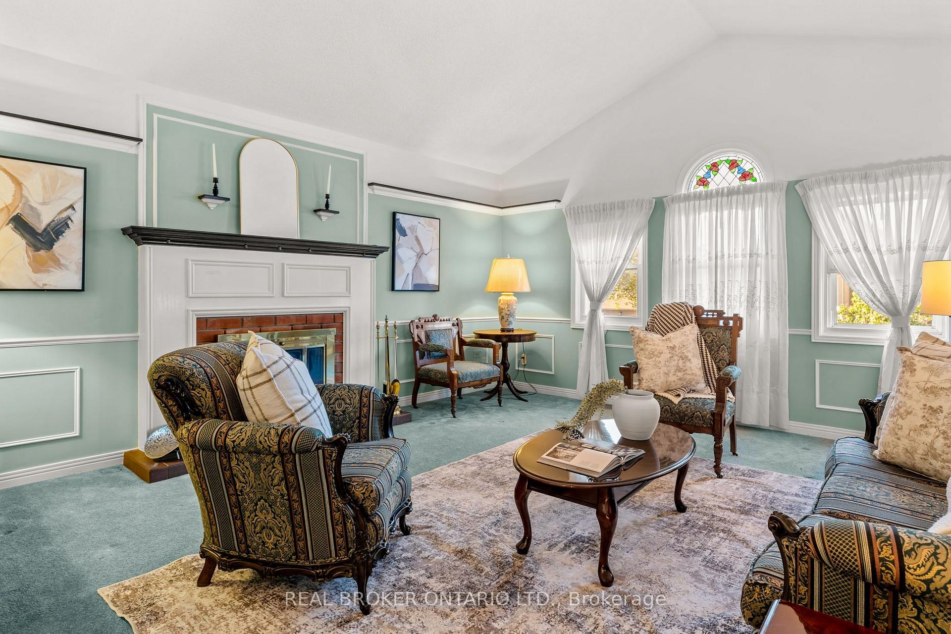 Photo 15 of 37 Jessica Gardens, Vaughan, Crestwood-Springfarm-Yorkhill — HOMEH