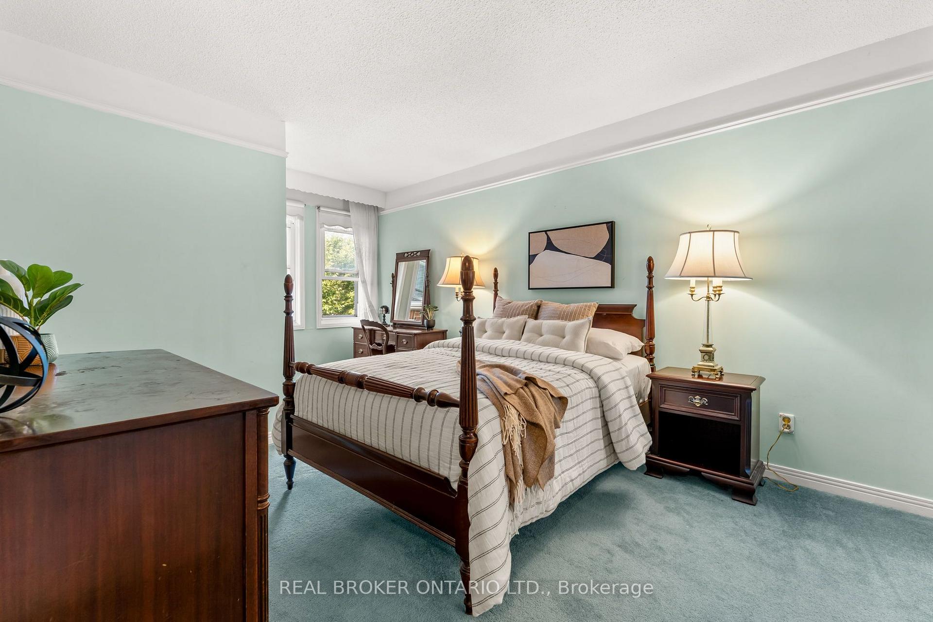 Photo 20 of 37 Jessica Gardens, Vaughan, Crestwood-Springfarm-Yorkhill — HOMEH
