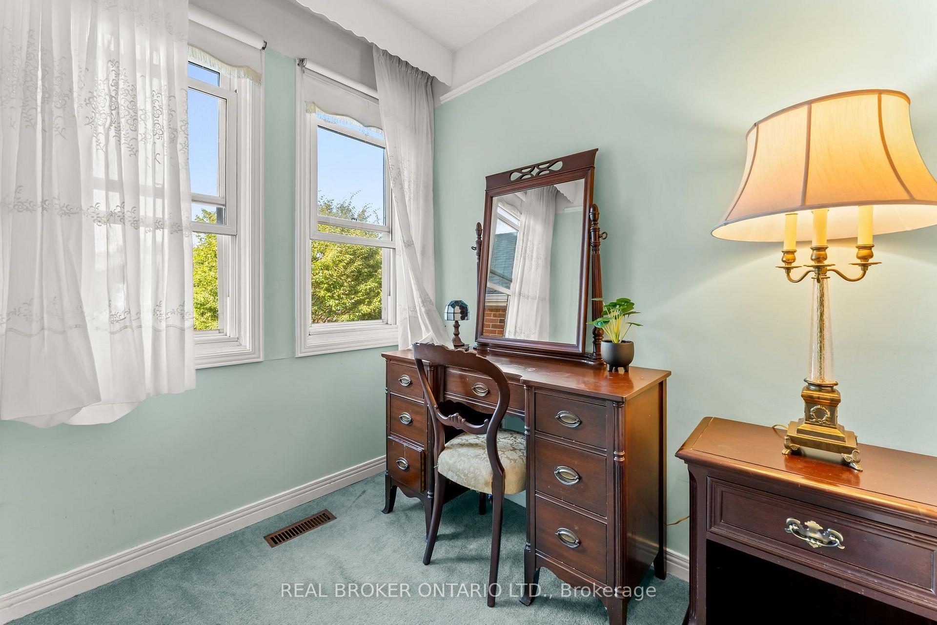 Photo 21 of 37 Jessica Gardens, Vaughan, Crestwood-Springfarm-Yorkhill — HOMEH
