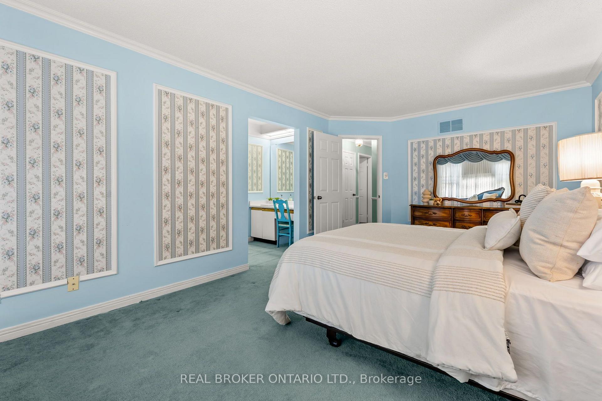Photo 23 of 37 Jessica Gardens, Vaughan, Crestwood-Springfarm-Yorkhill — HOMEH