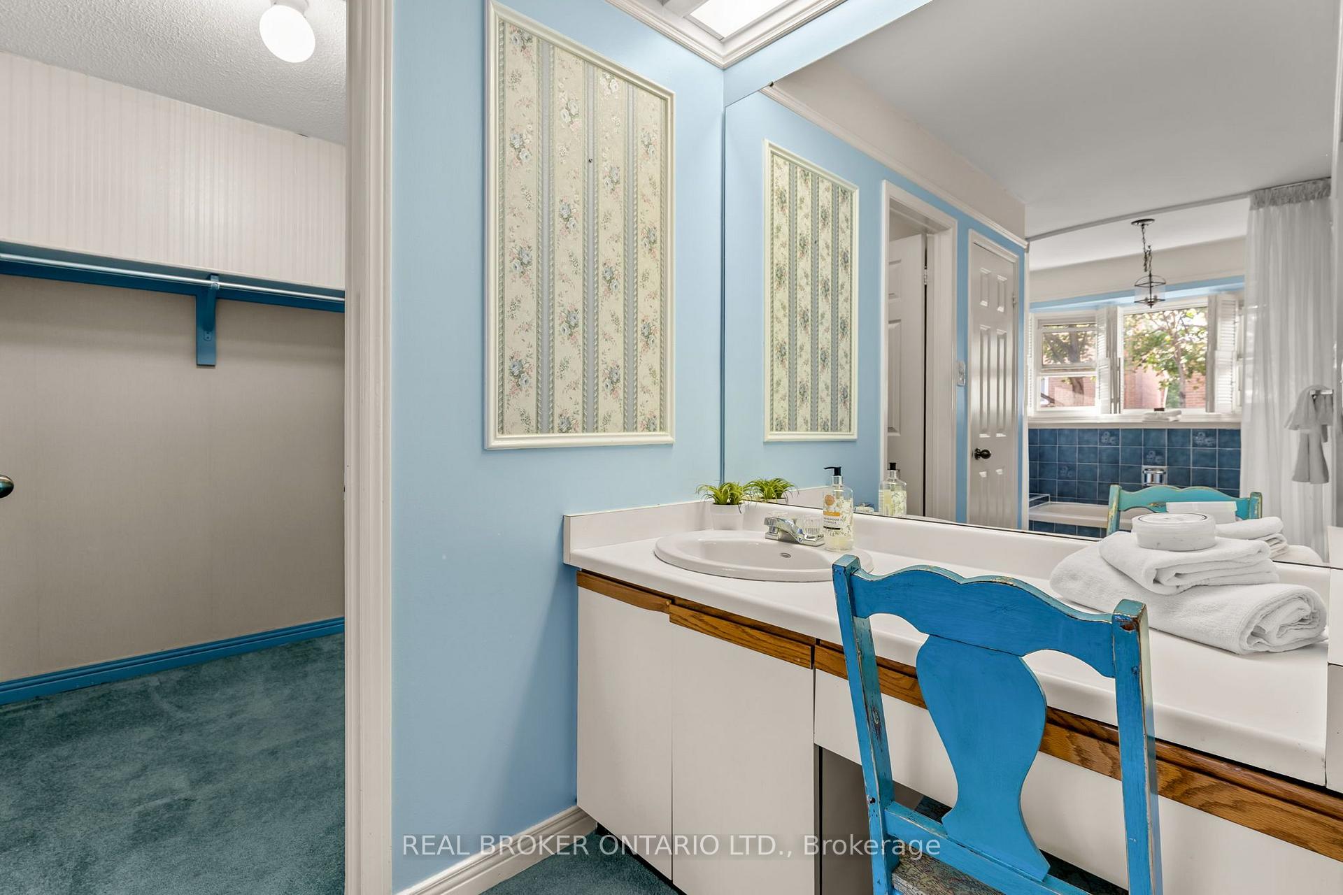 Photo 25 of 37 Jessica Gardens, Vaughan, Crestwood-Springfarm-Yorkhill — HOMEH