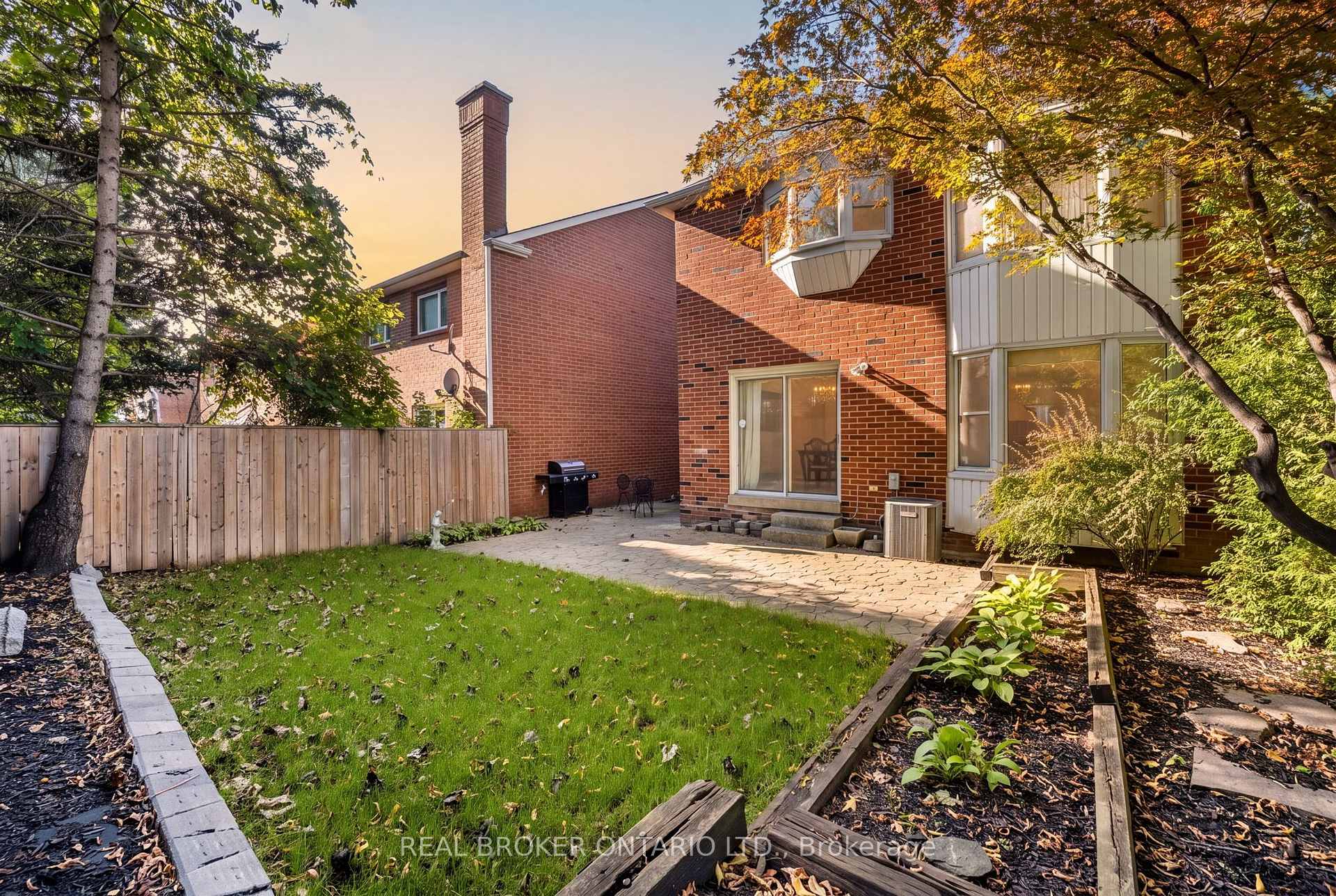 Photo 29 of 37 Jessica Gardens, Vaughan, Crestwood-Springfarm-Yorkhill — HOMEH