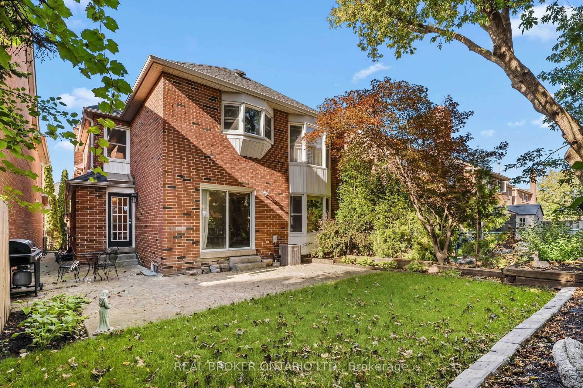 Photo 30 of 37 Jessica Gardens, Vaughan, Crestwood-Springfarm-Yorkhill — HOMEH