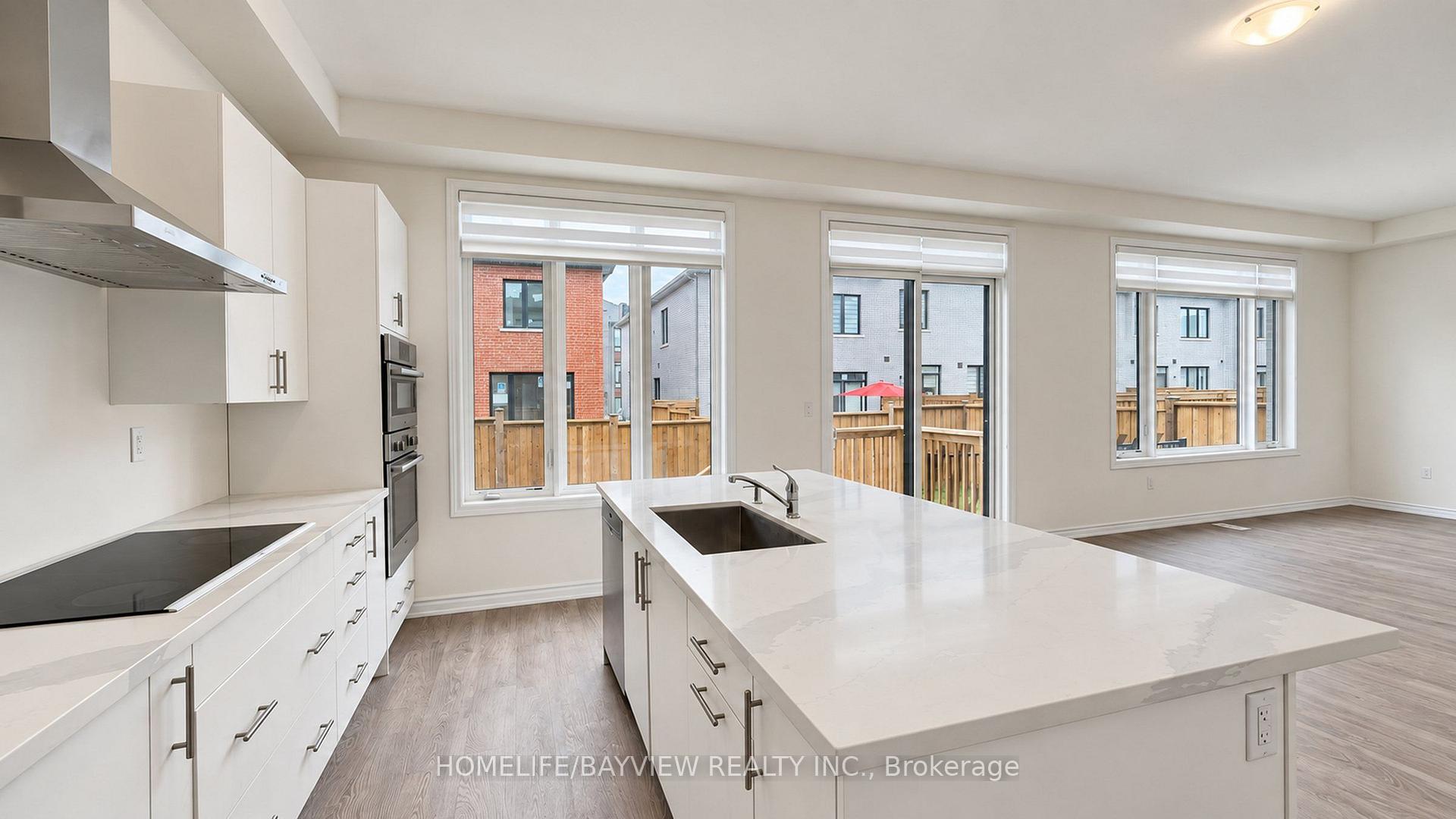 Photo 7 of 105 Halldorson Avenue, Aurora, Bayview Northeast — HOMEH