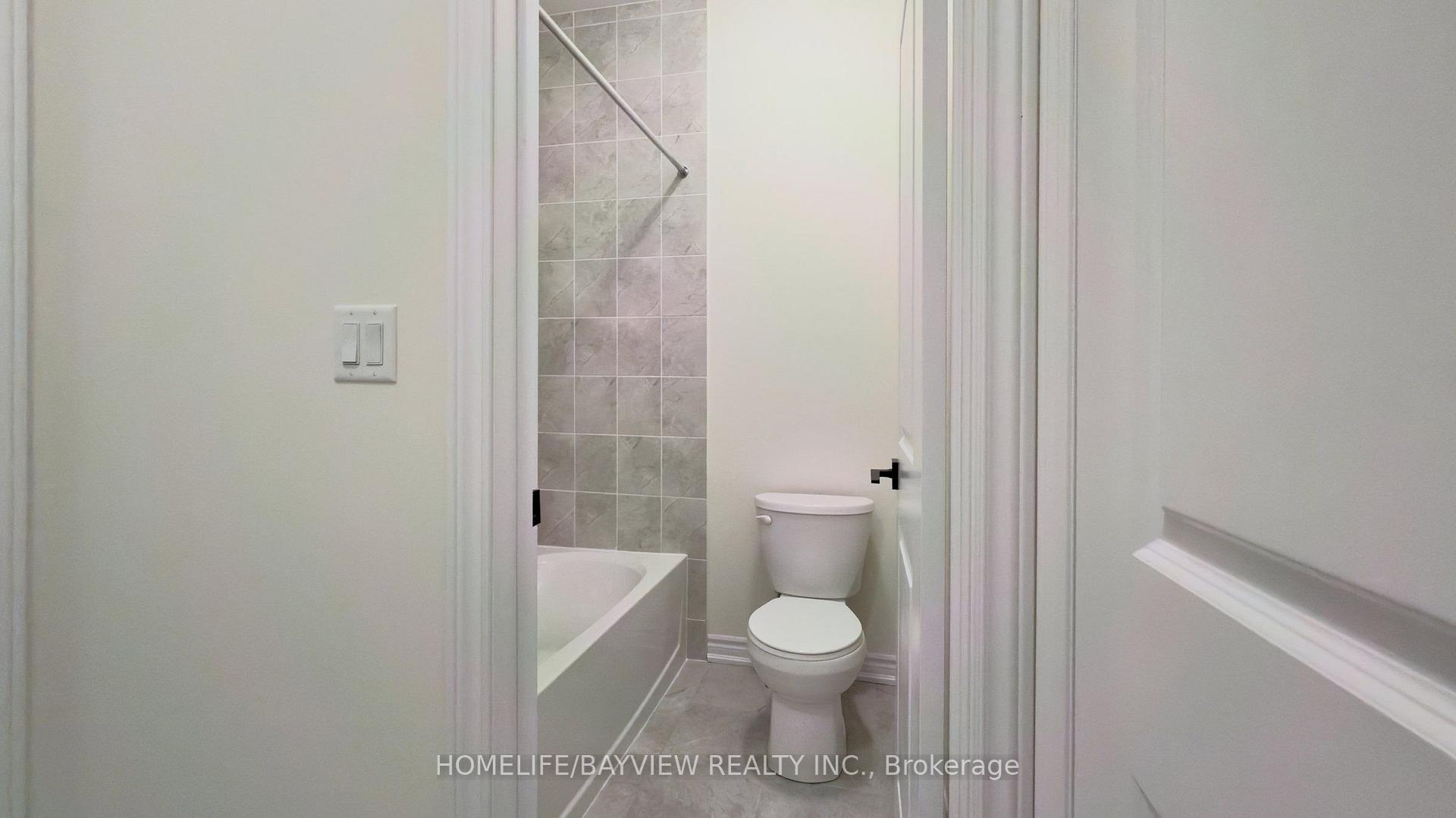 Photo 24 of 105 Halldorson Avenue, Aurora, Bayview Northeast — HOMEH