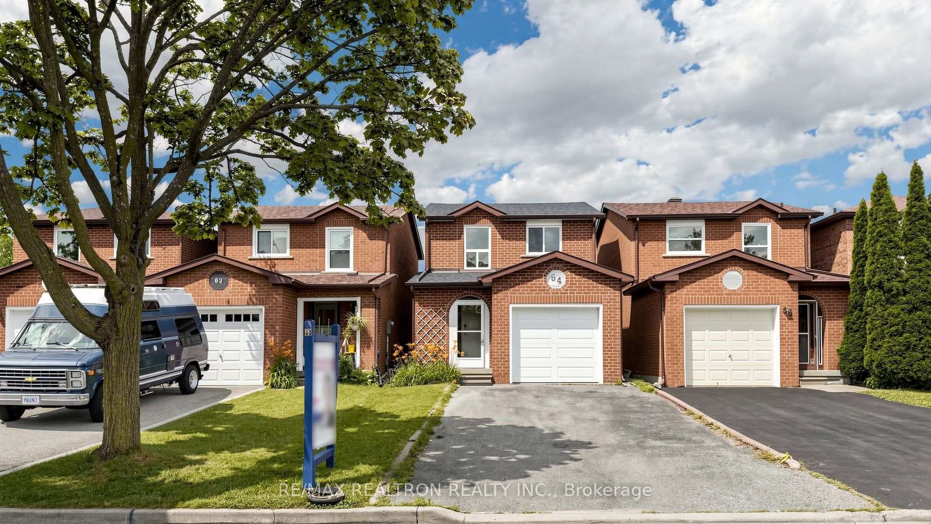 Photo 2 of 64 Dunbar Crescent, Markham, Milliken Mills East — HOMEH