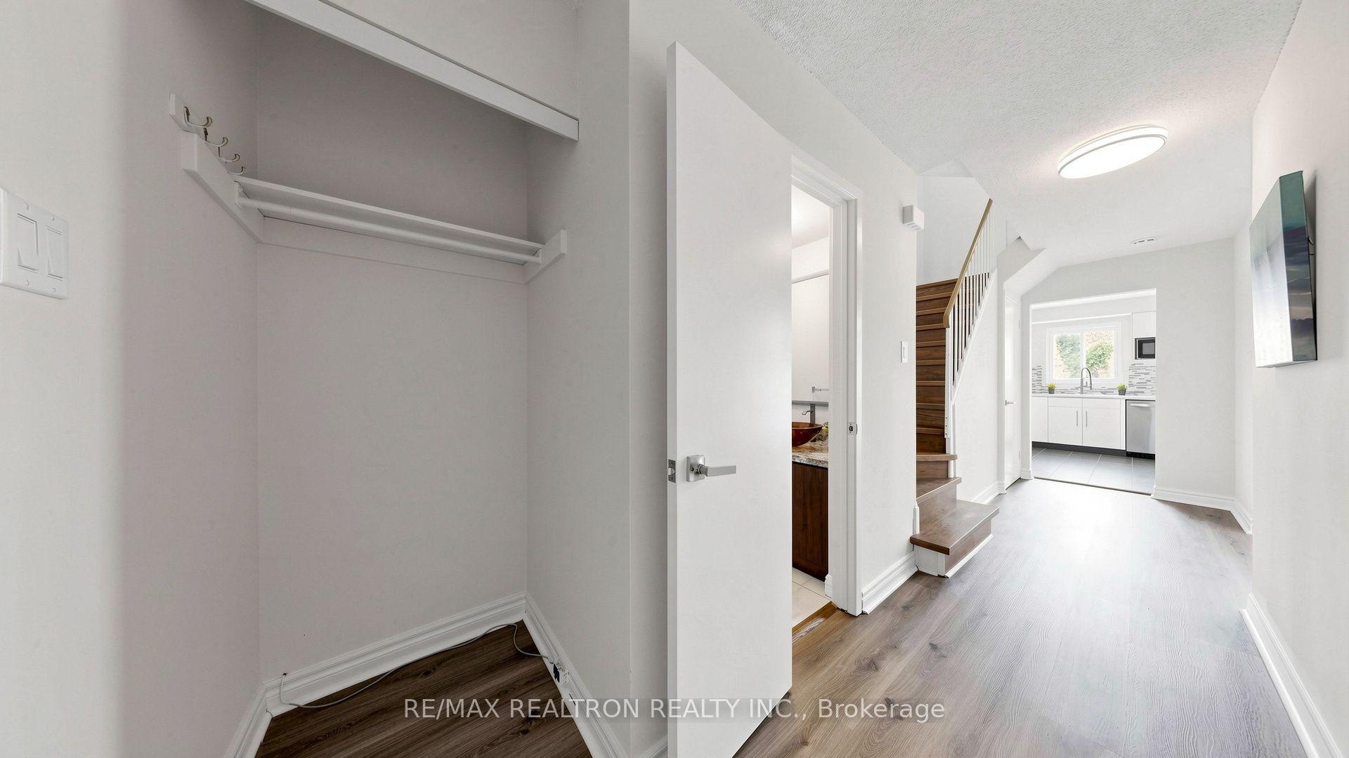 Photo 4 of 64 Dunbar Crescent, Markham, Milliken Mills East — HOMEH