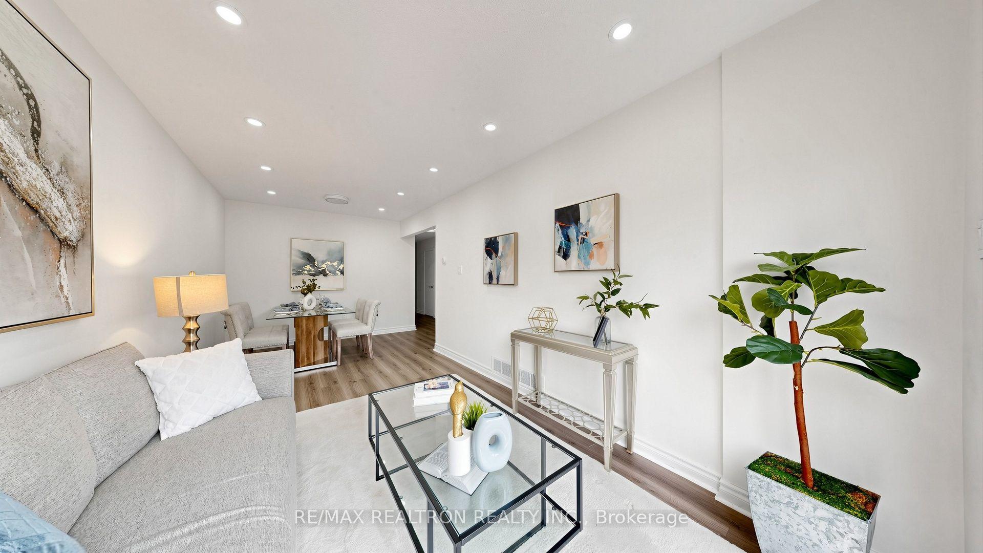Photo 8 of 64 Dunbar Crescent, Markham, Milliken Mills East — HOMEH