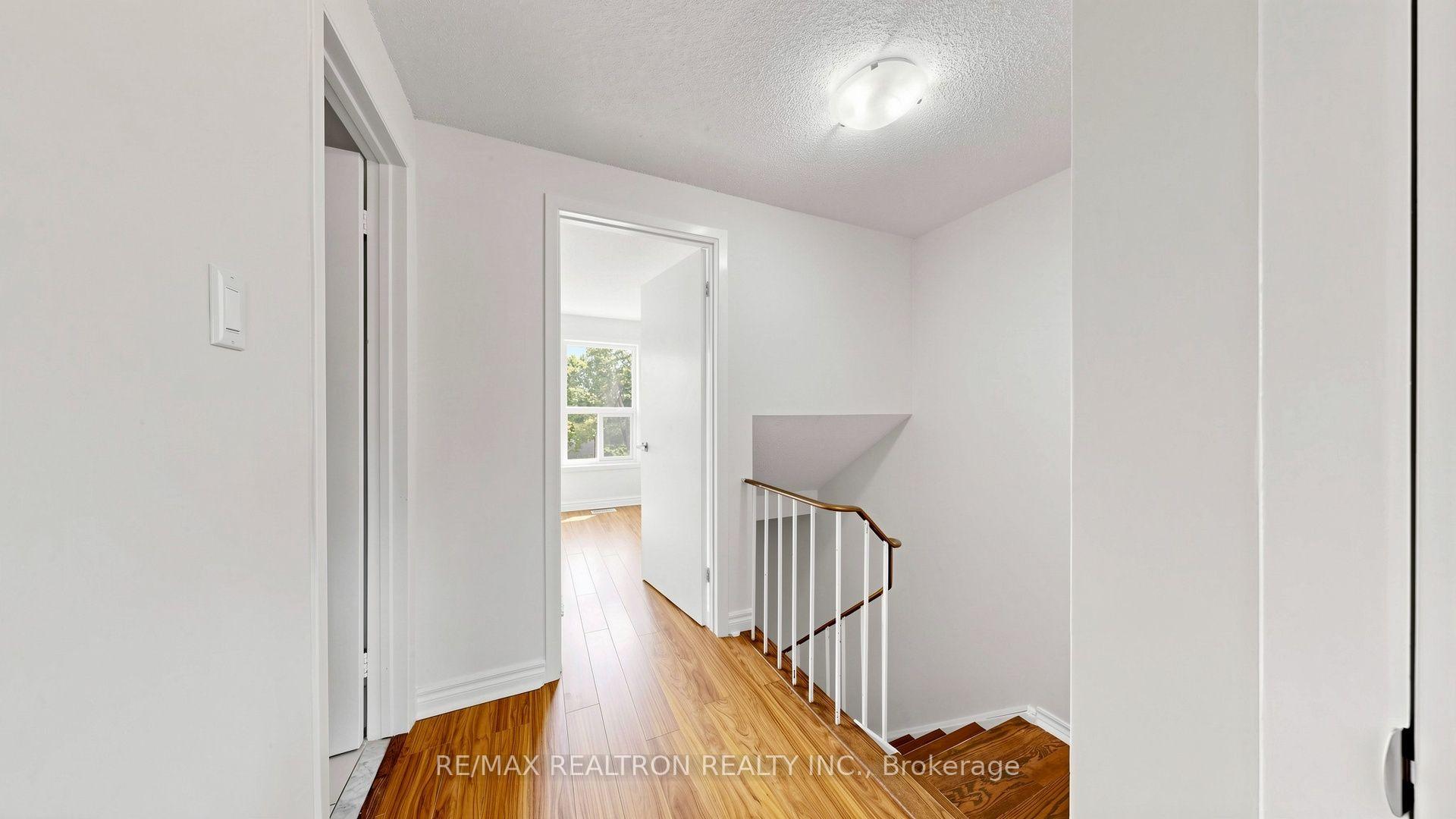 Photo 17 of 64 Dunbar Crescent, Markham, Milliken Mills East — HOMEH