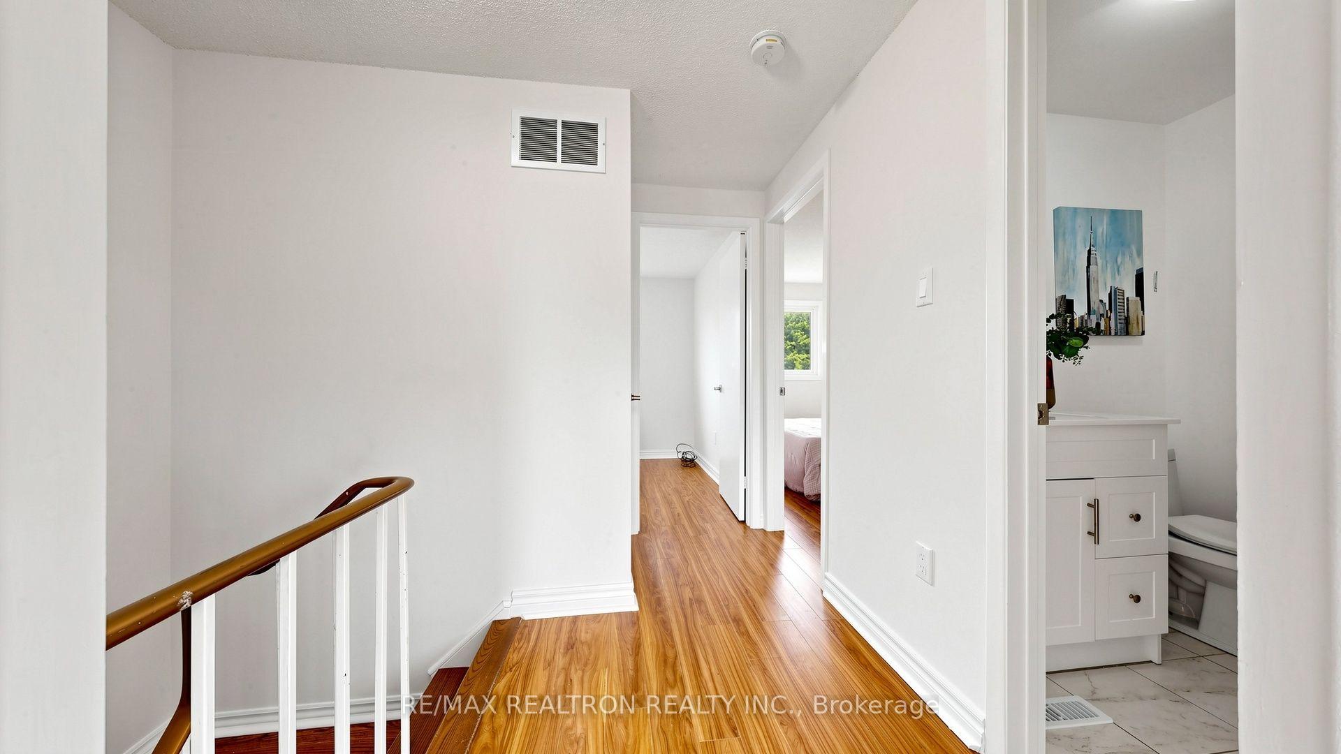 Photo 18 of 64 Dunbar Crescent, Markham, Milliken Mills East — HOMEH