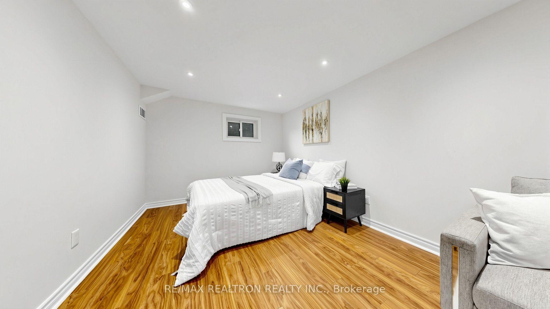 Photo 31 of 64 Dunbar Crescent, Markham, Milliken Mills East — HOMEH