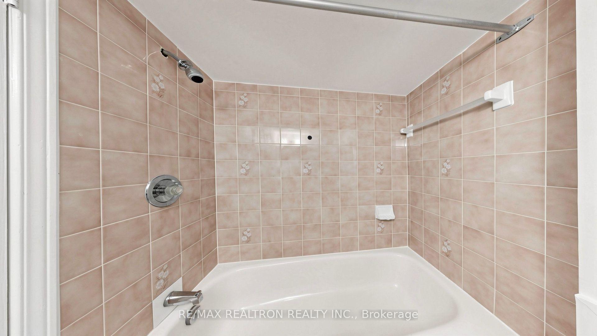 Photo 33 of 64 Dunbar Crescent, Markham, Milliken Mills East — HOMEH
