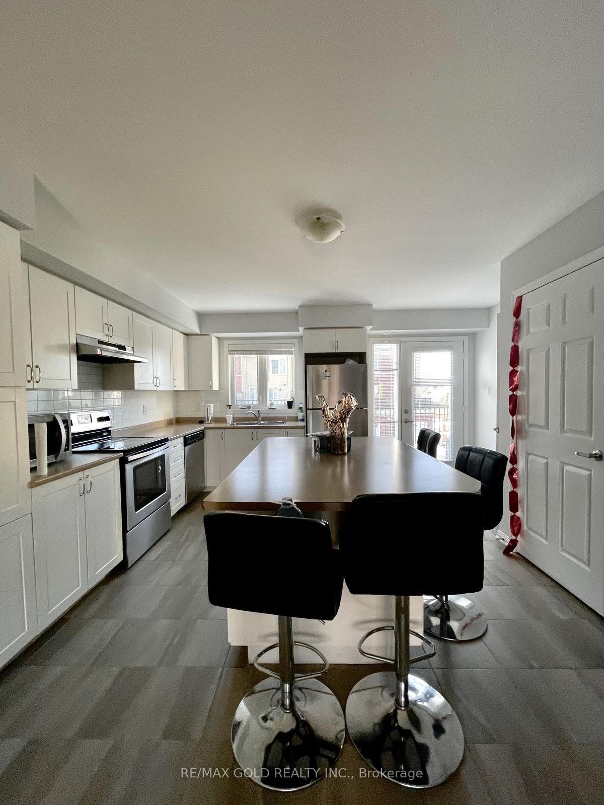 Photo 14 of Unit 215, 250 Sunny Meadow Boulevard, Brampton, Sandringham-Wellington — HOMEH