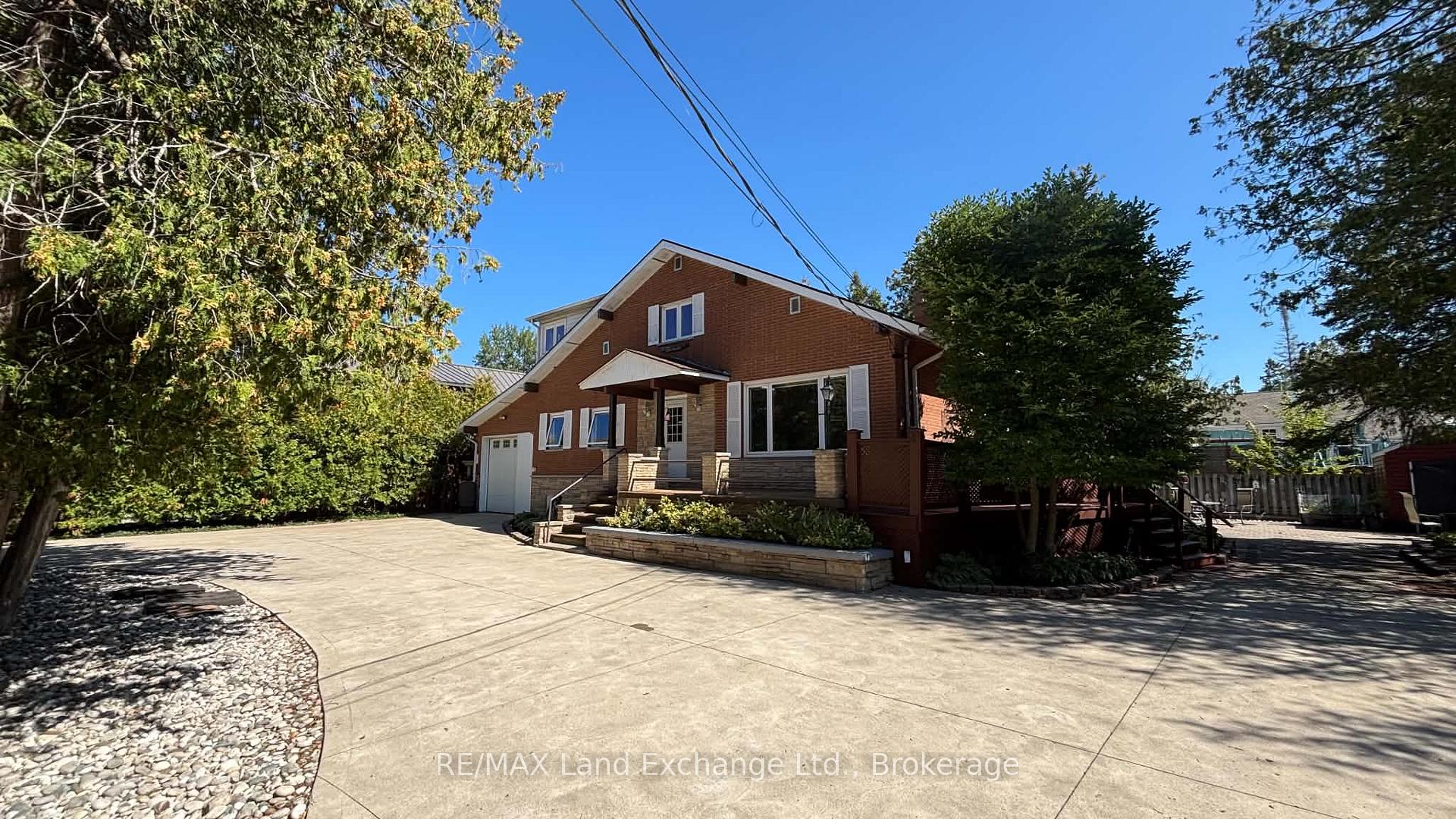 Front of 226 Huron Street S