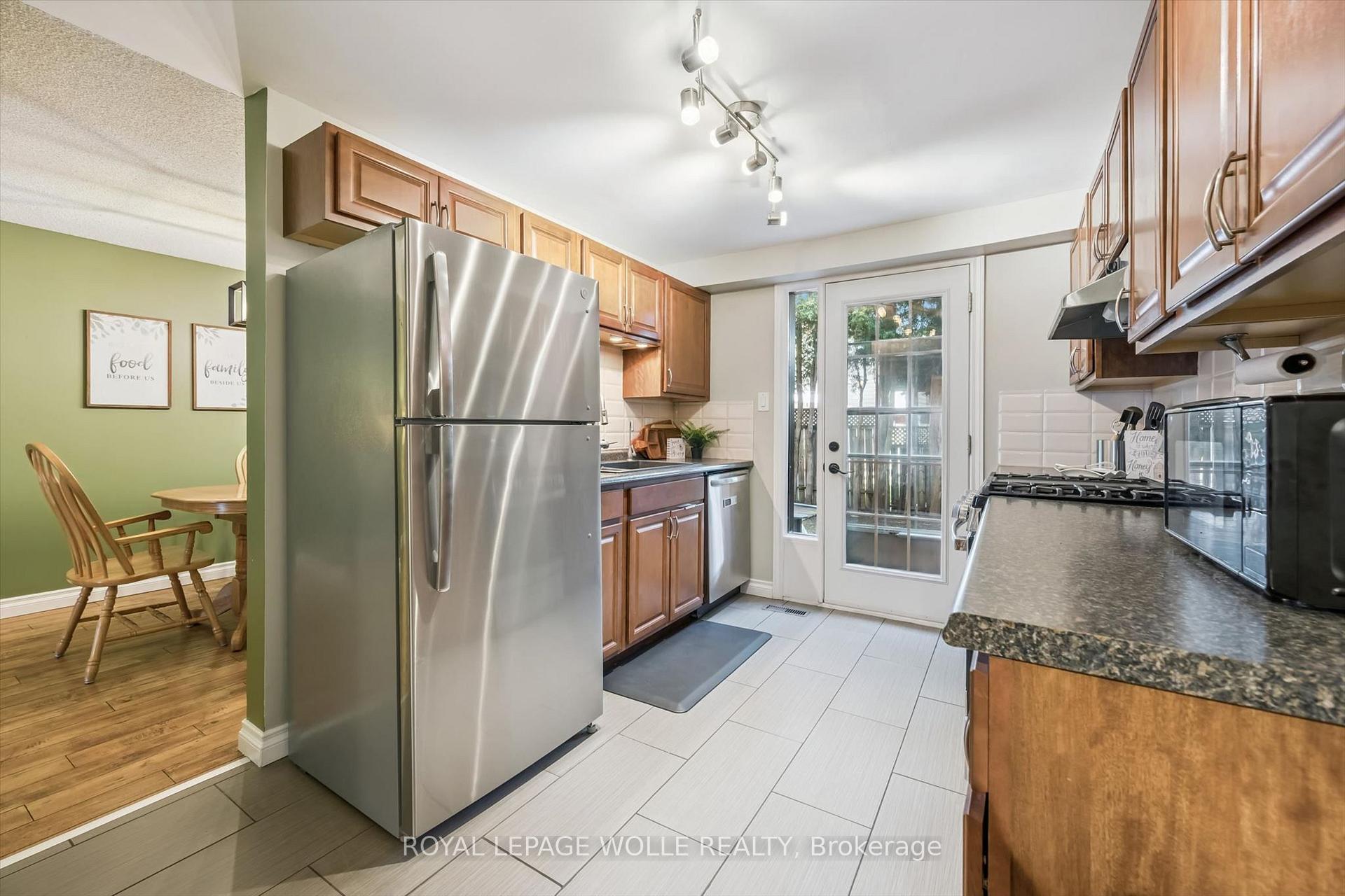 Photo 9 of 460 Parkview Crescent, Cambridge, Preston Heights — HOMEH